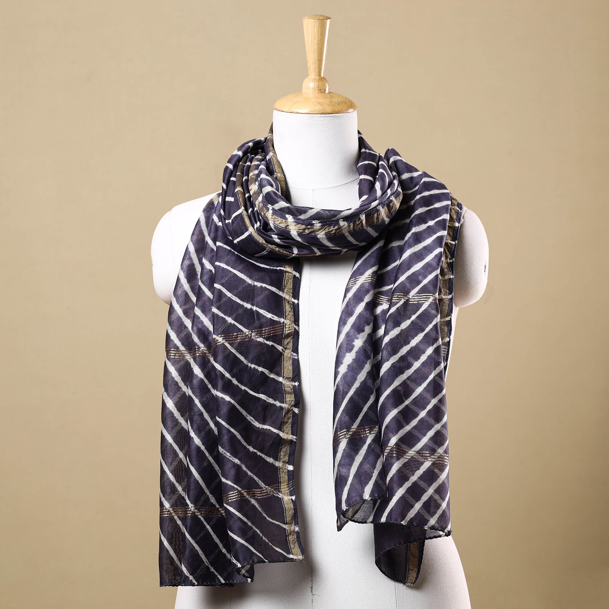 LEHARIYA BY BADSHAH MIYAN Black - Leheriya Tie-Dye Chanderi Silk Handloom Stole with Zari Border 01