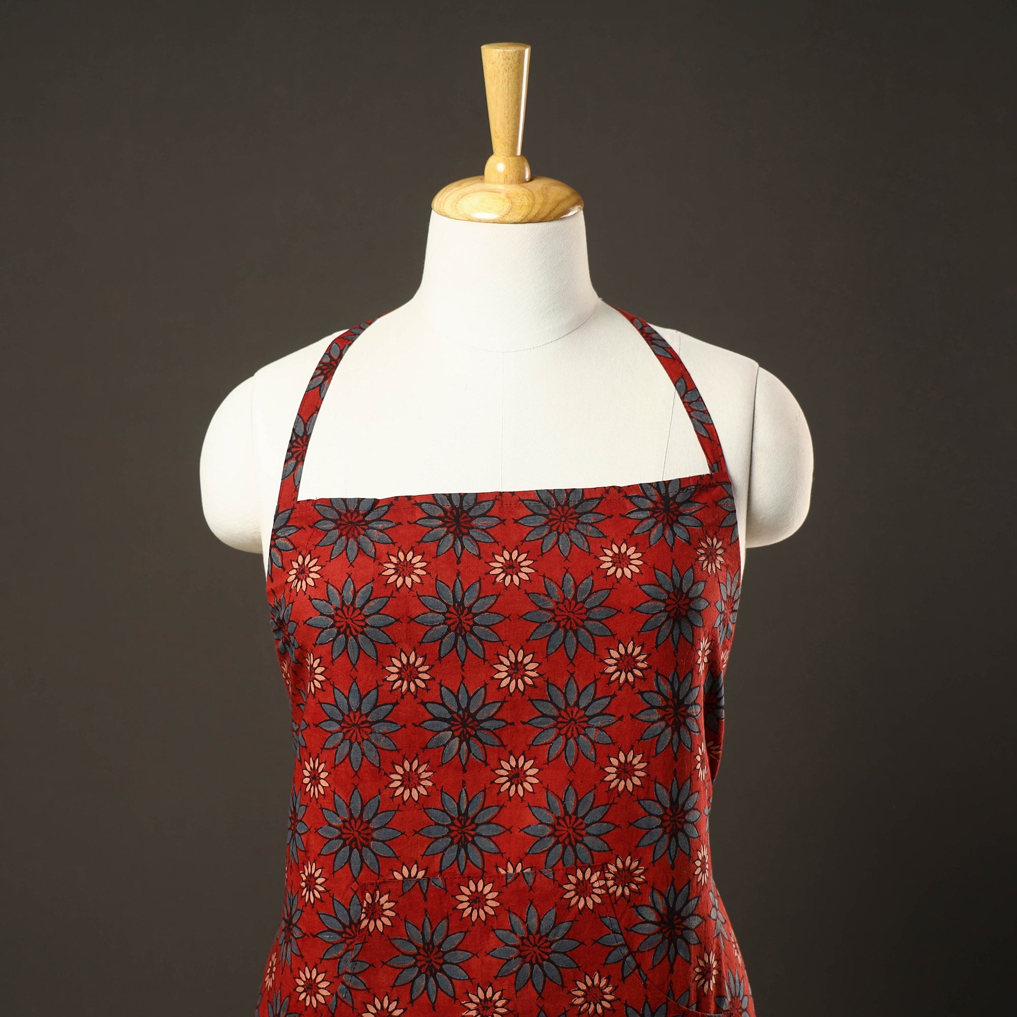 ITOKRI CRAFTS INITIATIVE Ajrakh Block Printed Cotton Apron with Pocket 09 - view 2