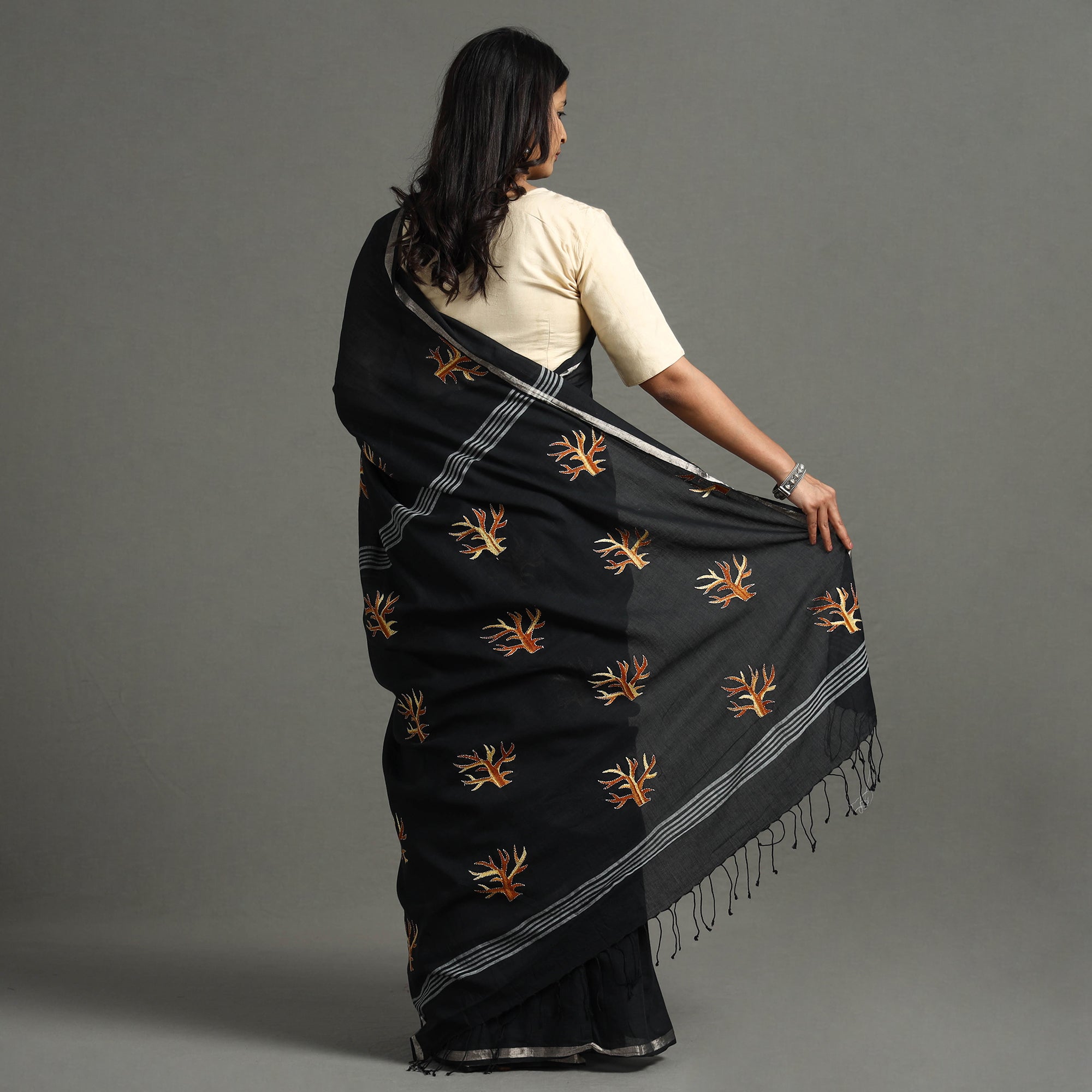 KHUSHBASH - HAPPY LOOM OF EAST Black - Bengal Kantha Embroidery Handloom Cotton Saree - view 8