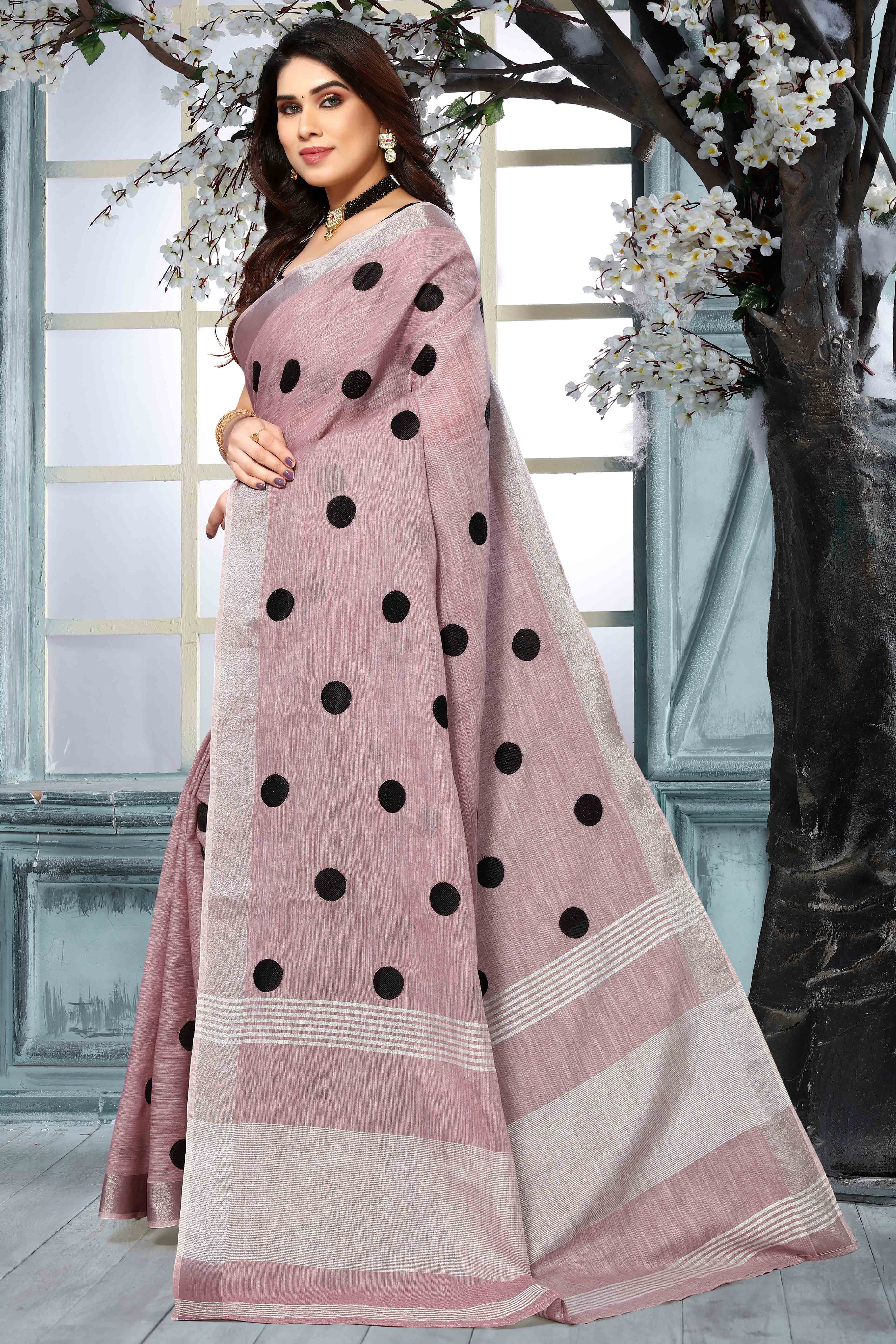 Peachmode Mauve Embroidered Linen Cotton Saree With Zari Border - view 4