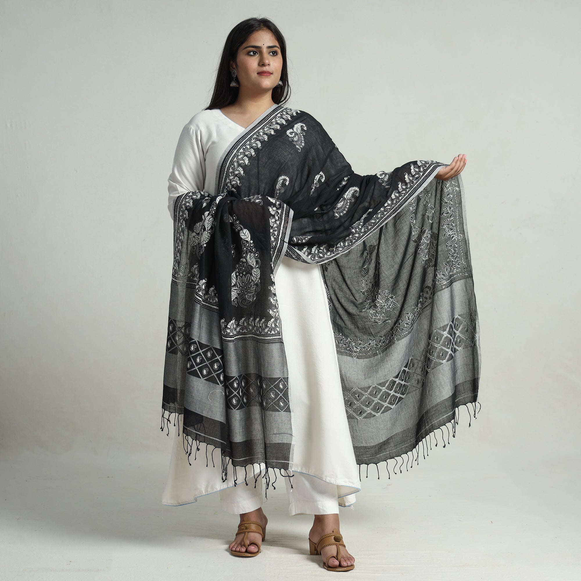 KHUSHBASH - HAPPY LOOM OF EAST Black - Bengal Kantha Embroidery Cotton Handloom Dupatta 117 - view 2