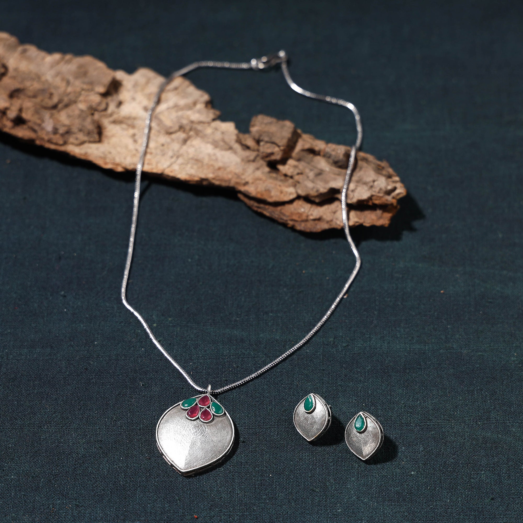 WHITE RIVER STORIES Antique Silver Finish Oxidised Brass Base Stone Work Necklace Set - view 2