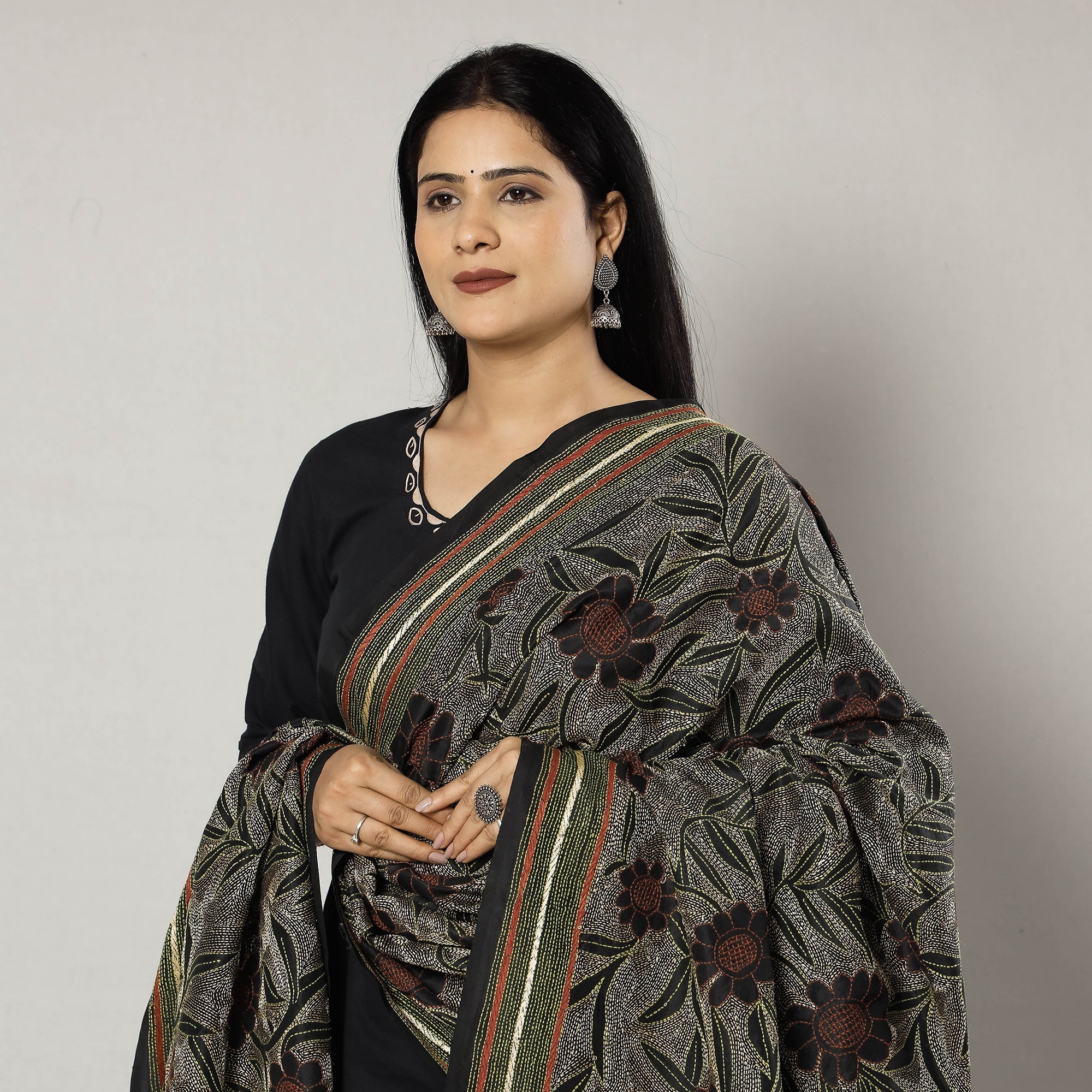 KHUSHBASH - HAPPY LOOM OF EAST Black - Bengal Nakshi Kantha Embroidery Tussar Silk Handloom Dupatta - view 2