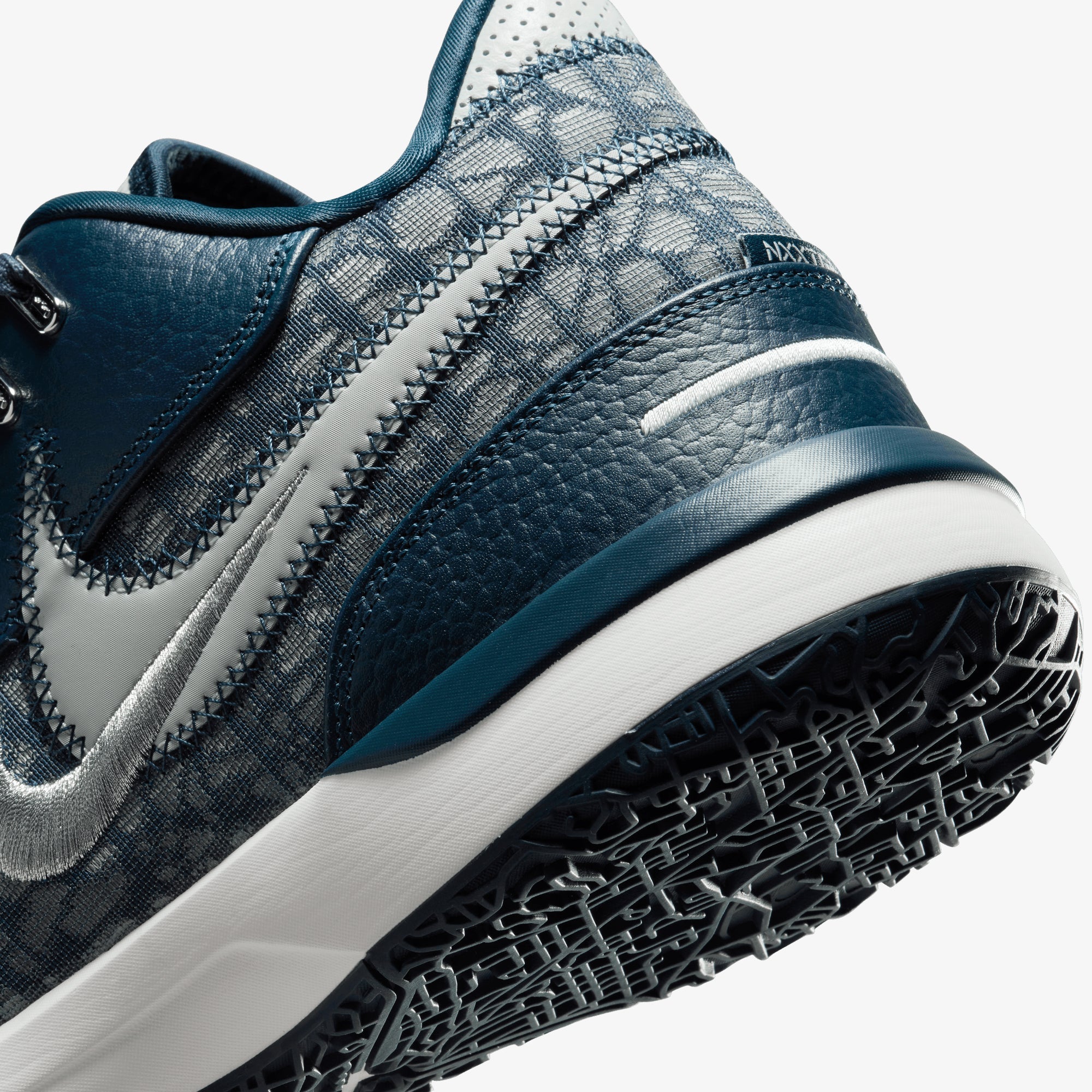Nike | LEBRON NXXT GEN AMPD EP { ARMORY NAVY/LIGHT SILVER-SAIL - view 3