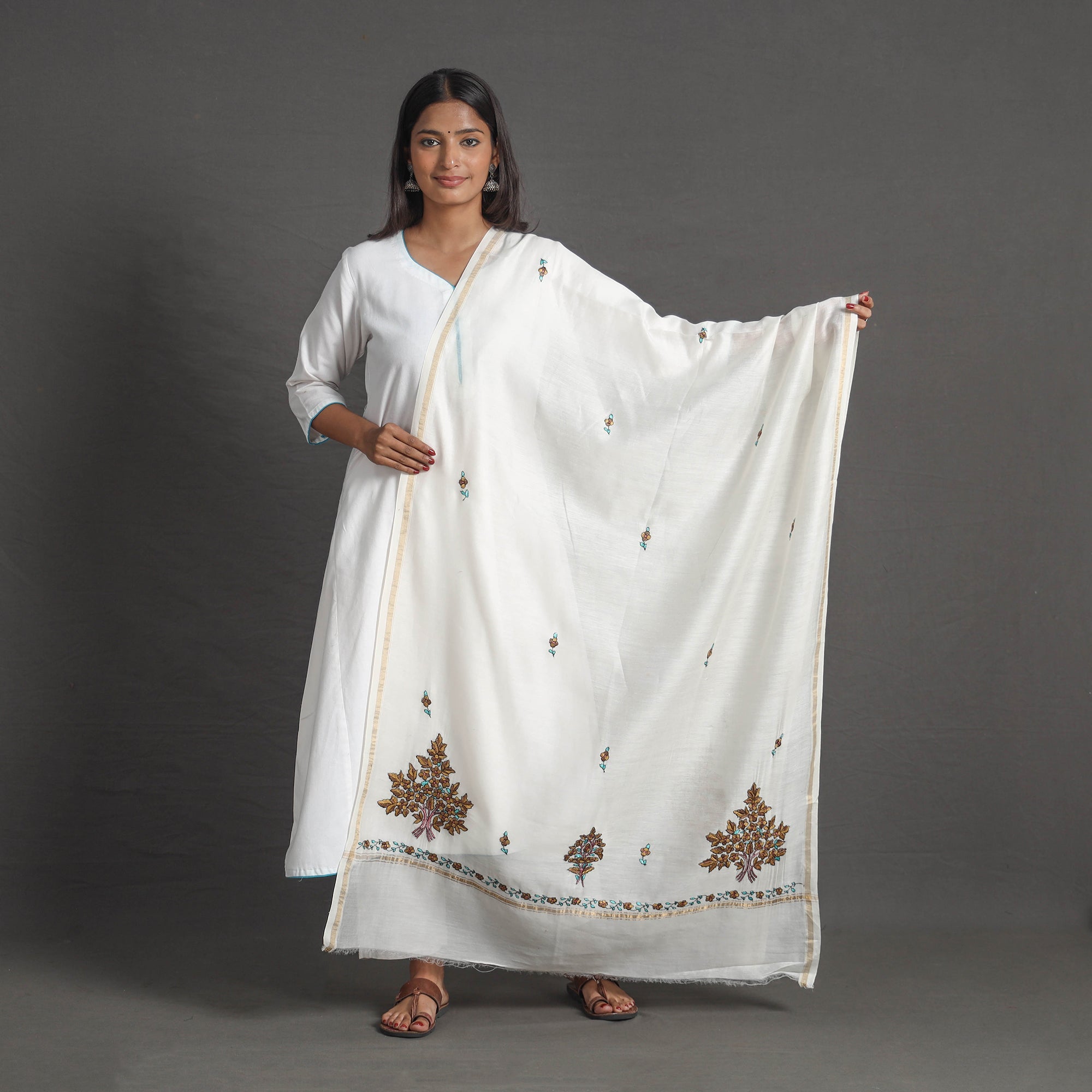 ITOKRI CRAFTS INITIATIVE Handloom Chanderi Silk Kashida Embroidery Dupatta 01