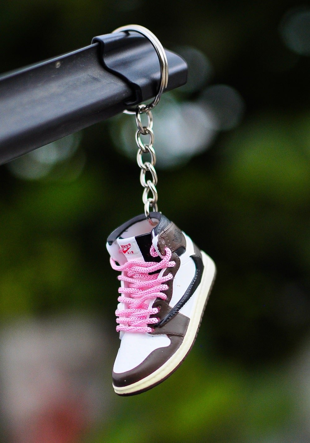 Kicks Machine 3D Sneaker Keychain Travis Mocha High - view 2