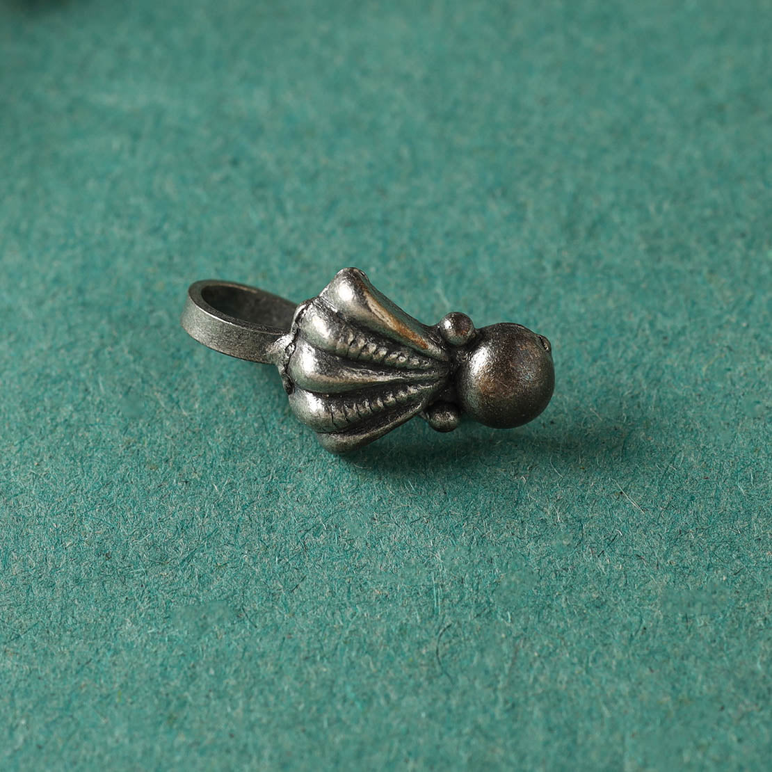 HAVELI CHRONICLES Antique Padma Sterling Silver Nosepin - view 2