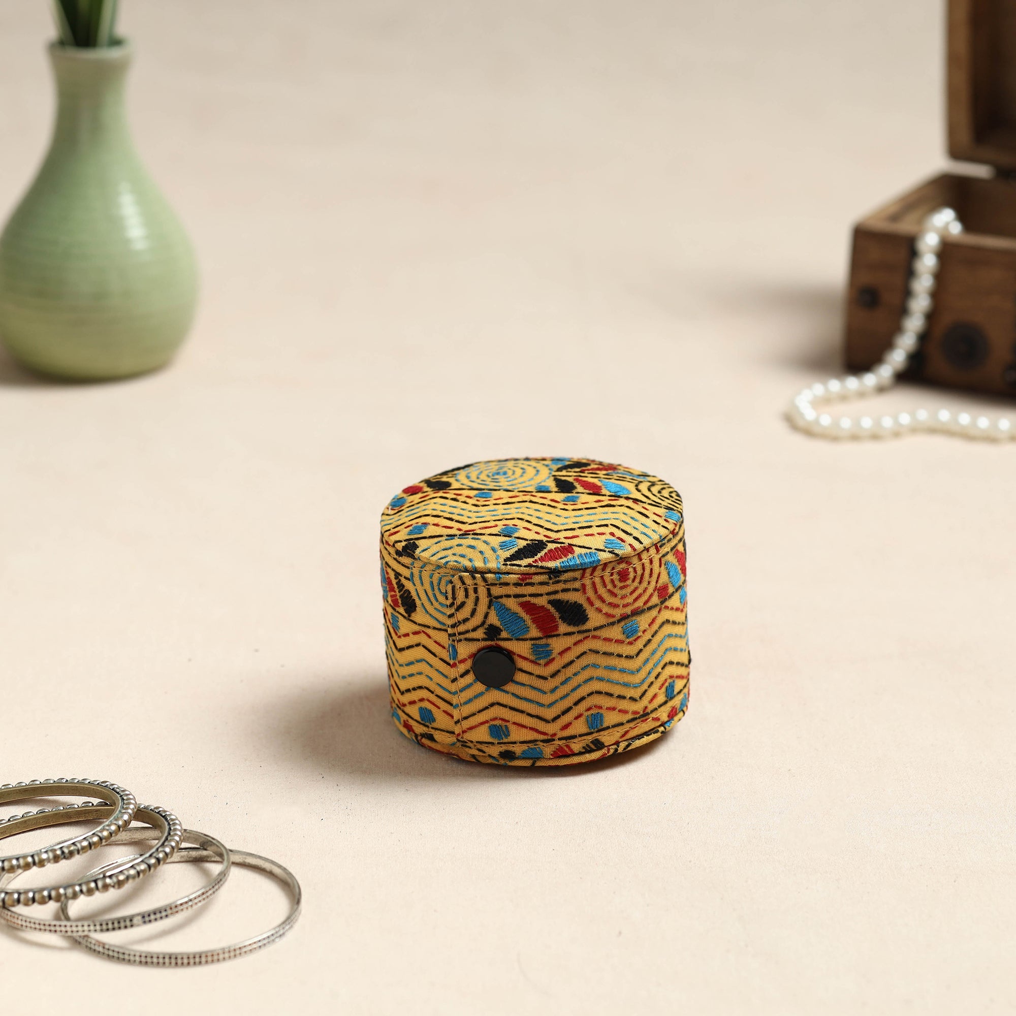 ASALKAAR Bengal Kantha Work Handcrafted Bangle Box (Small)