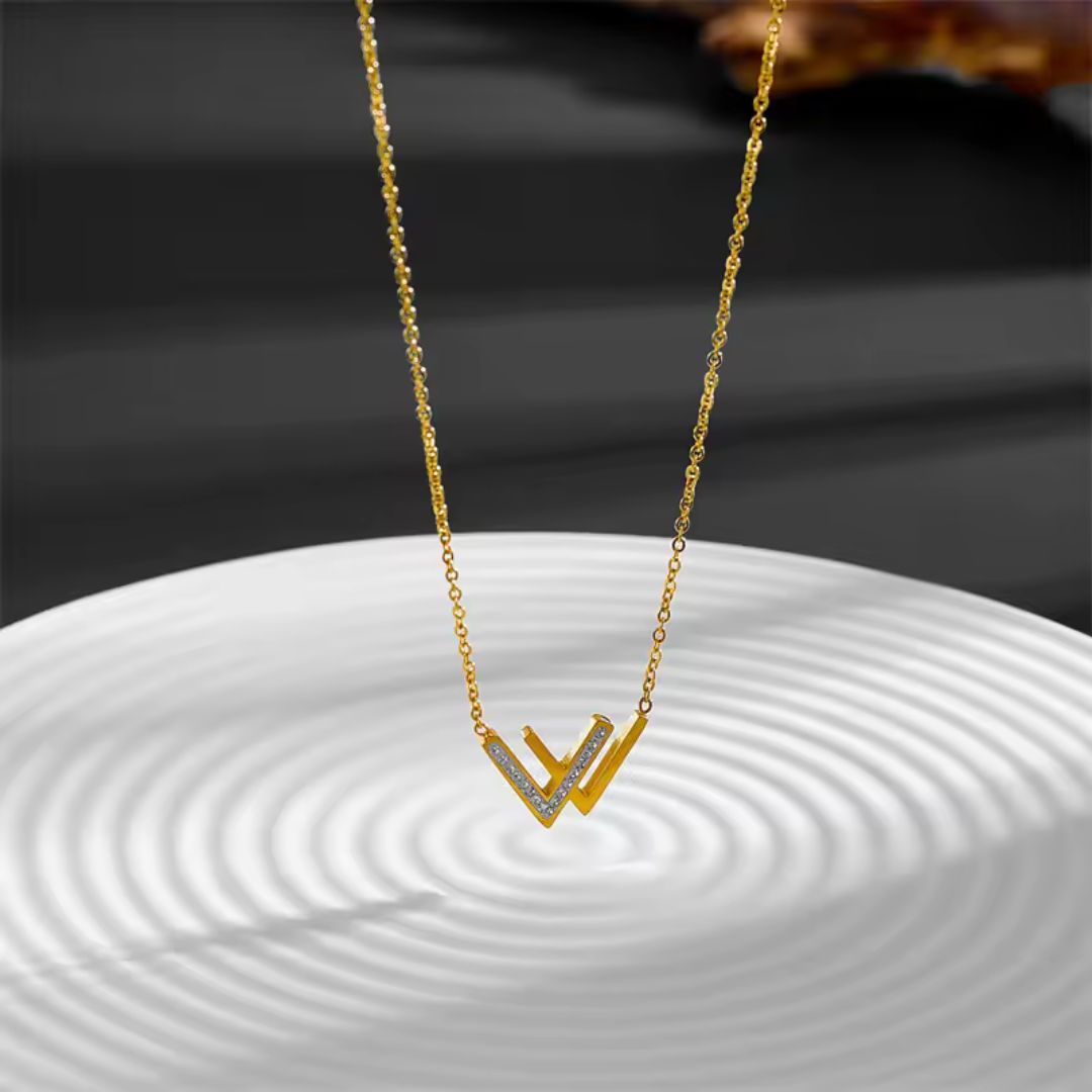 Branta Letter W Party Diamond Pendant Necklace