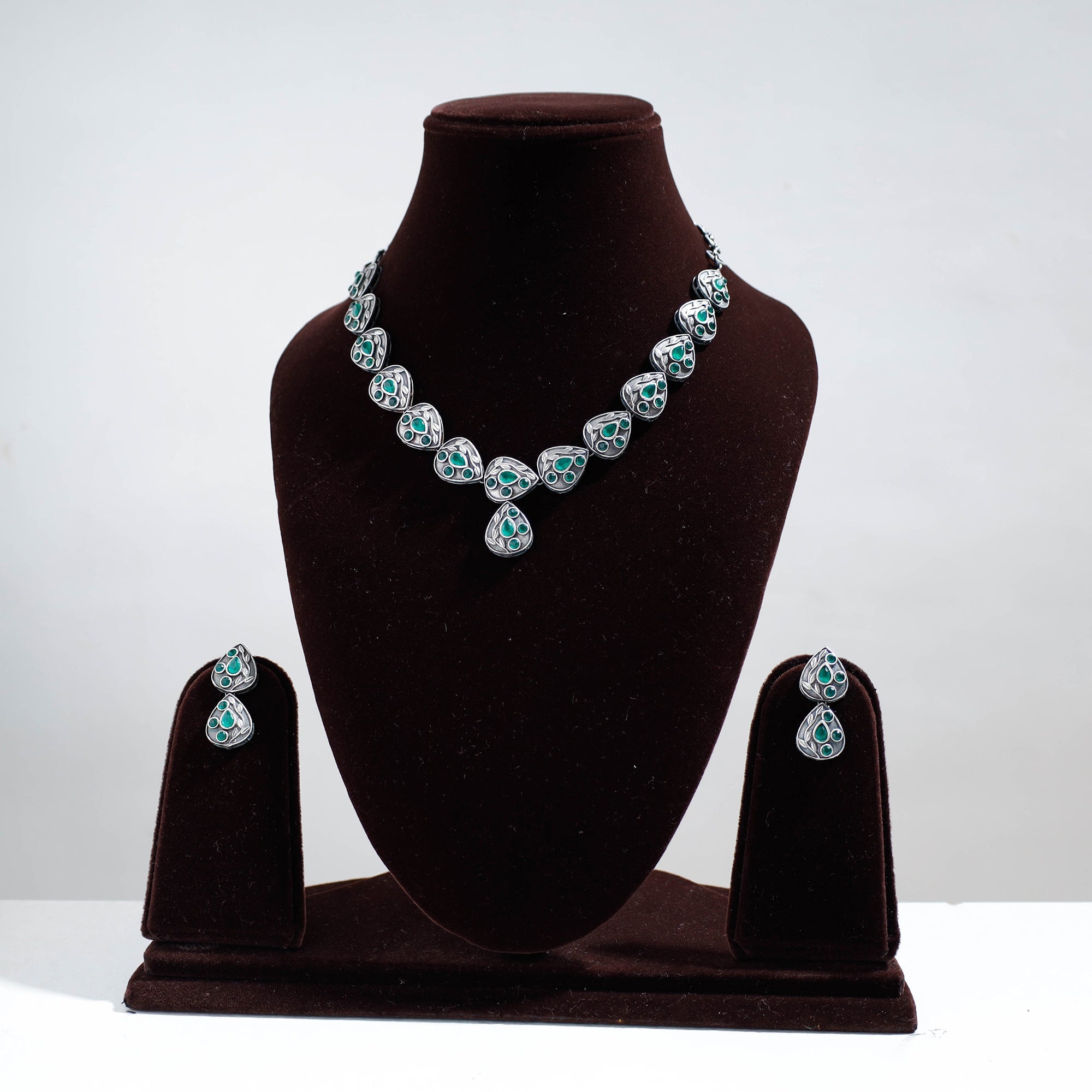 WHITE RIVER STORIES Antique Silver Finish Oxidised Brass Base Stone Work Necklace Set