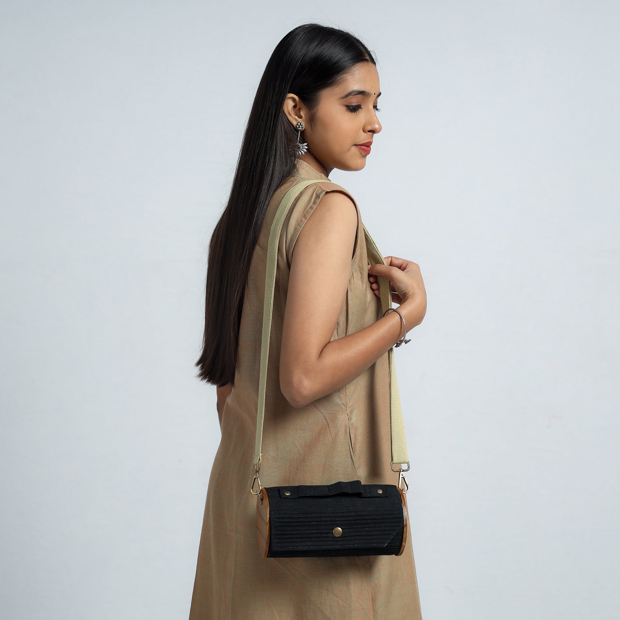 LUKKA CHUPPI Black - DIY Round Sling Bag / Clutch With Changeable Sleeve