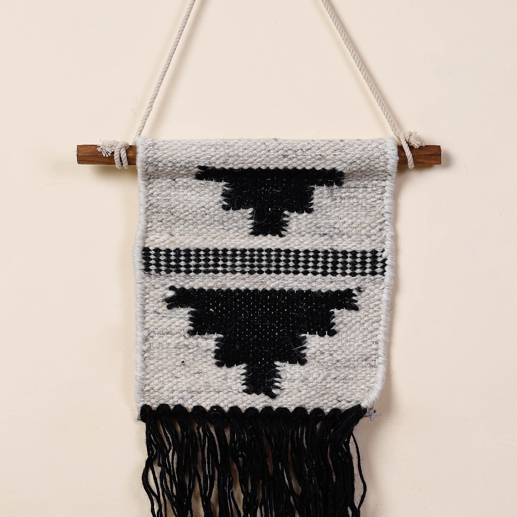 ITOKRI CRAFTS INITIATIVE Bhadohi Handwoven Wool Geometric Fringed Wall Hanging - view 2