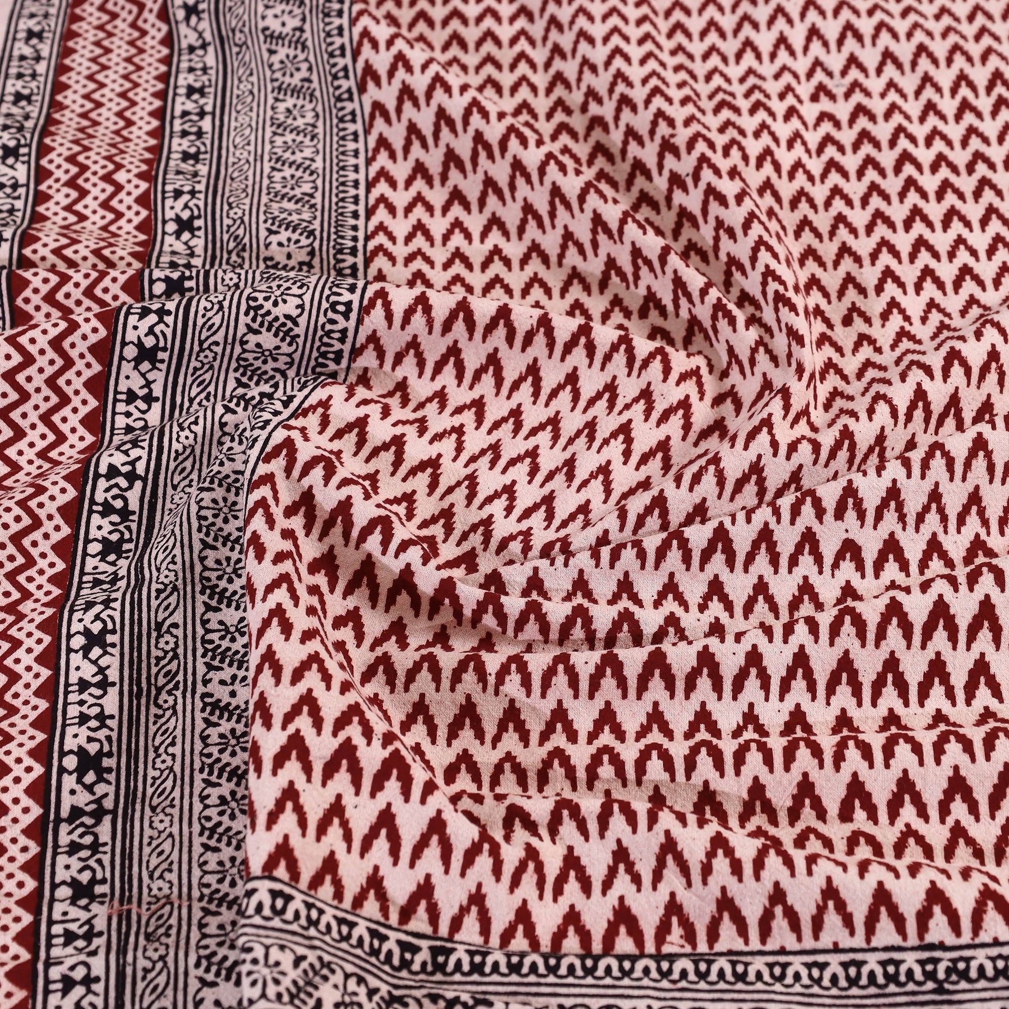 BAGH PRINTS BY ANSHAR FARUKH KHATRI Bagh Block Printed Cotton Double Bed Cover with Pillow Covers (112 x 92 in) - view 5
