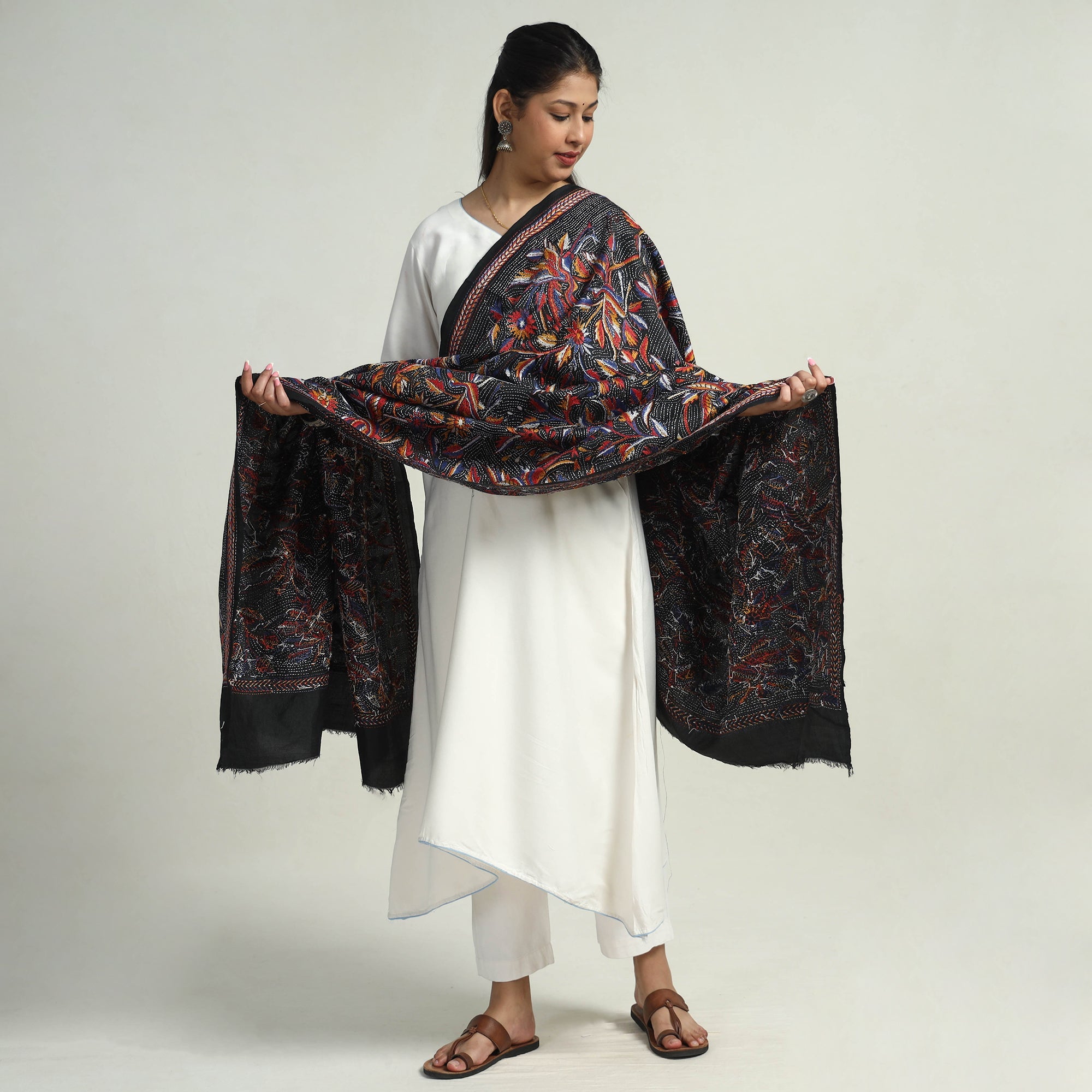 KHUSHBASH - HAPPY LOOM OF EAST Black - Bengal Kantha Hand Embroidery Bangalore Silk Handloom Dupatta 19 - view 2