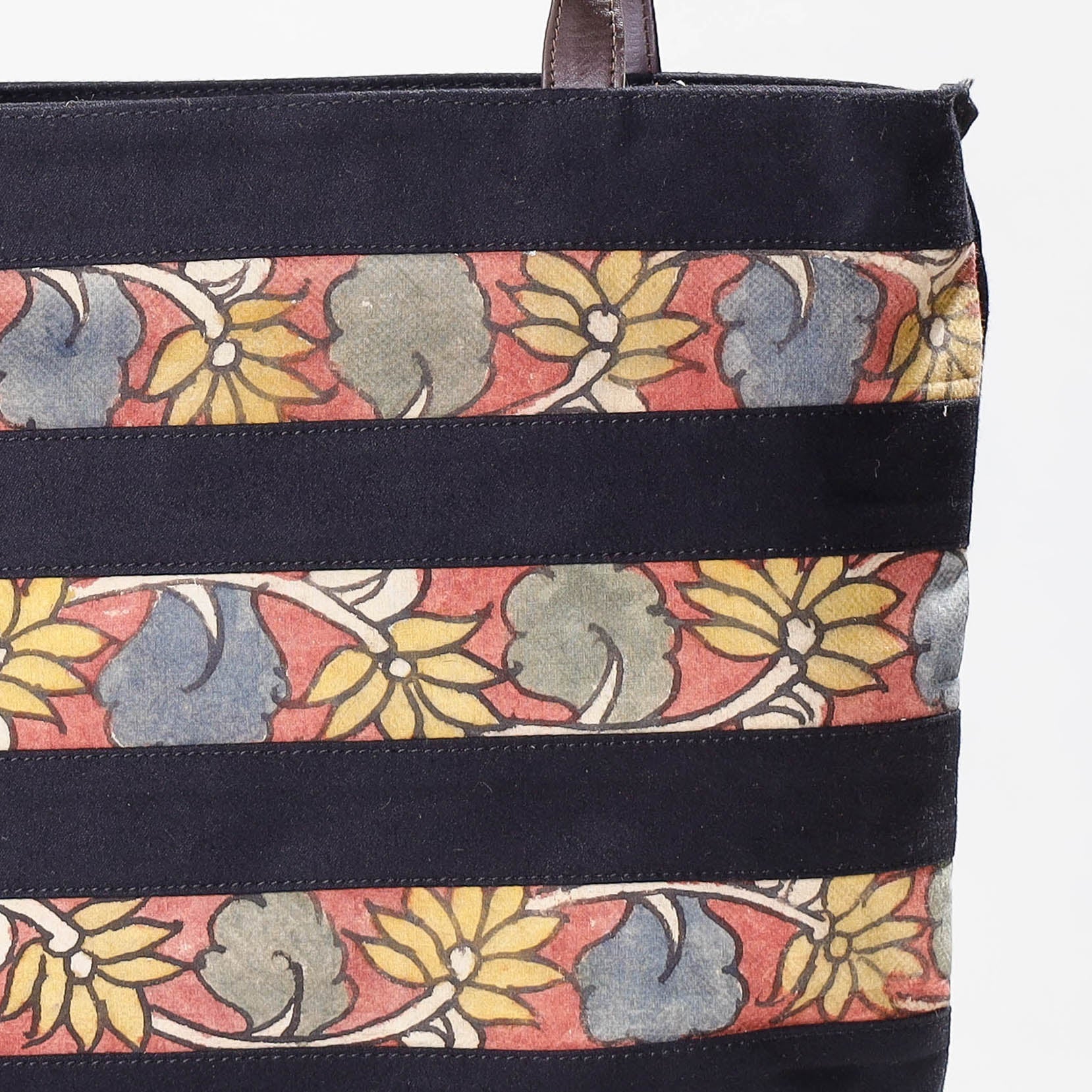 DWARAKA PLUS Black - Shoulder Bag - Handpainted Kalamkari Natural Dyed Cotton - view 2