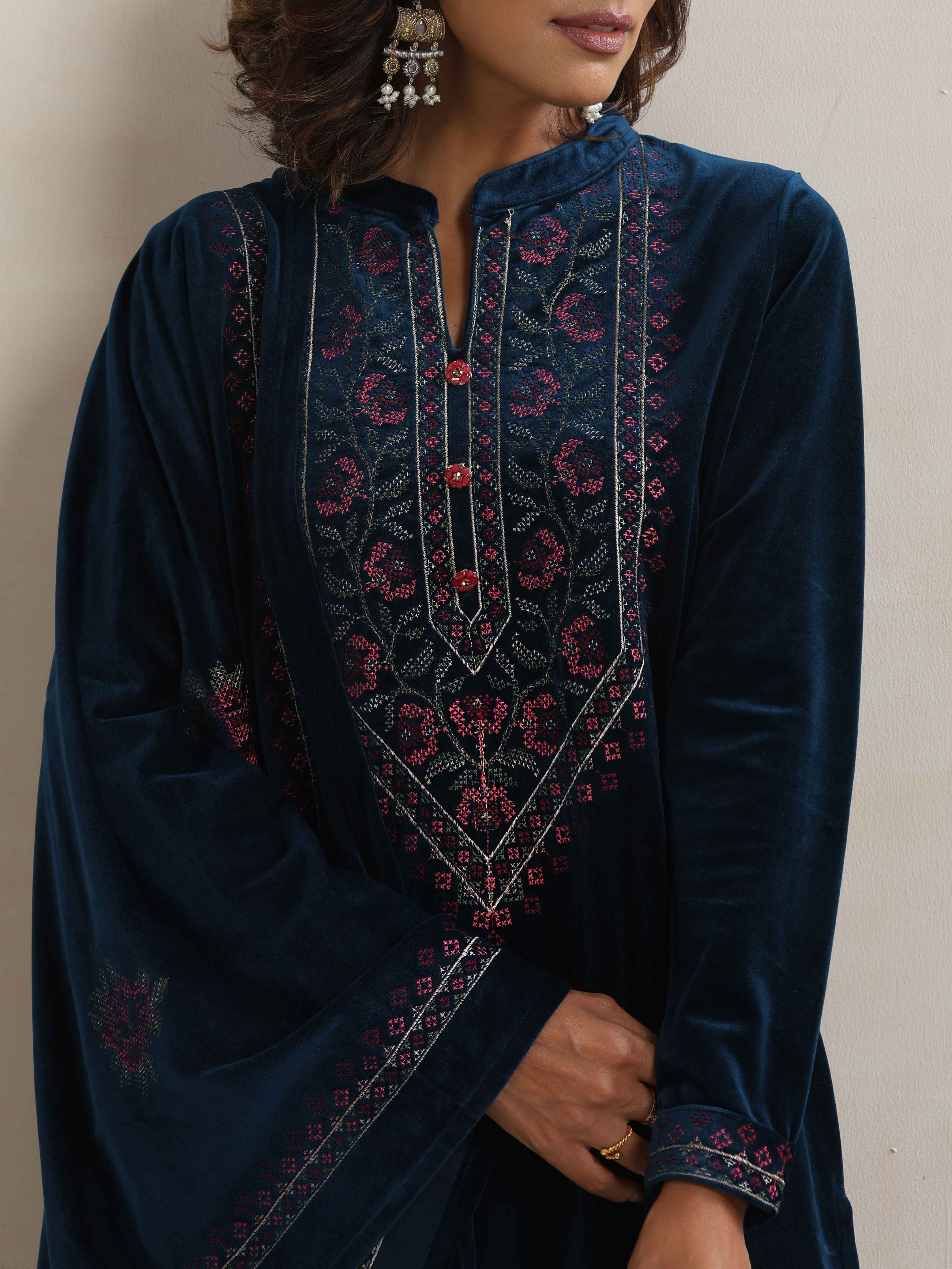 trueBrowns Blue Velvet Floral Embroidered Kurta Pant Dupatta Set - view 8
