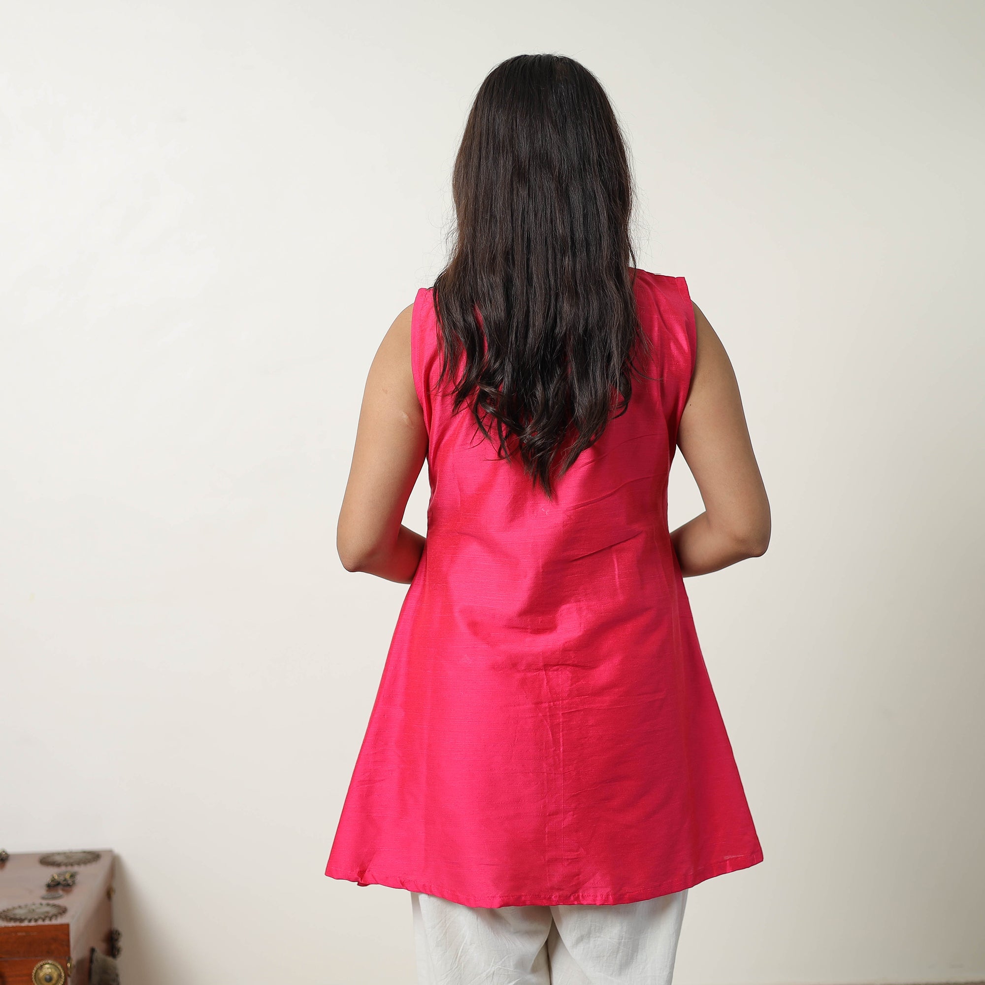 ITOKRI CASUALS Aahana Pink Slub Silk Short Plain Kurta - view 4