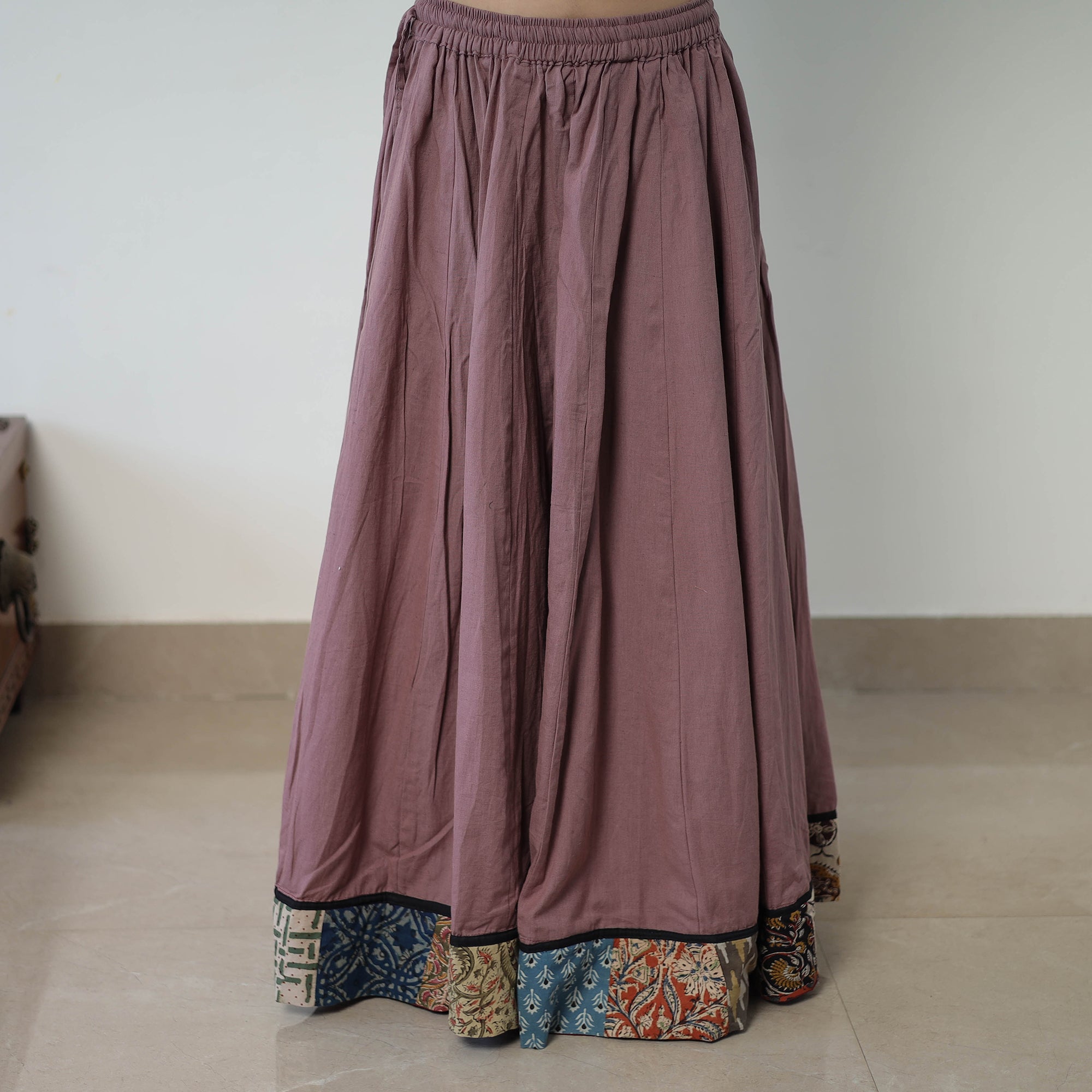 NOORI BAZAR 24 Kali Plain Cotton Skirt with Patchwork Border 01 - view 5