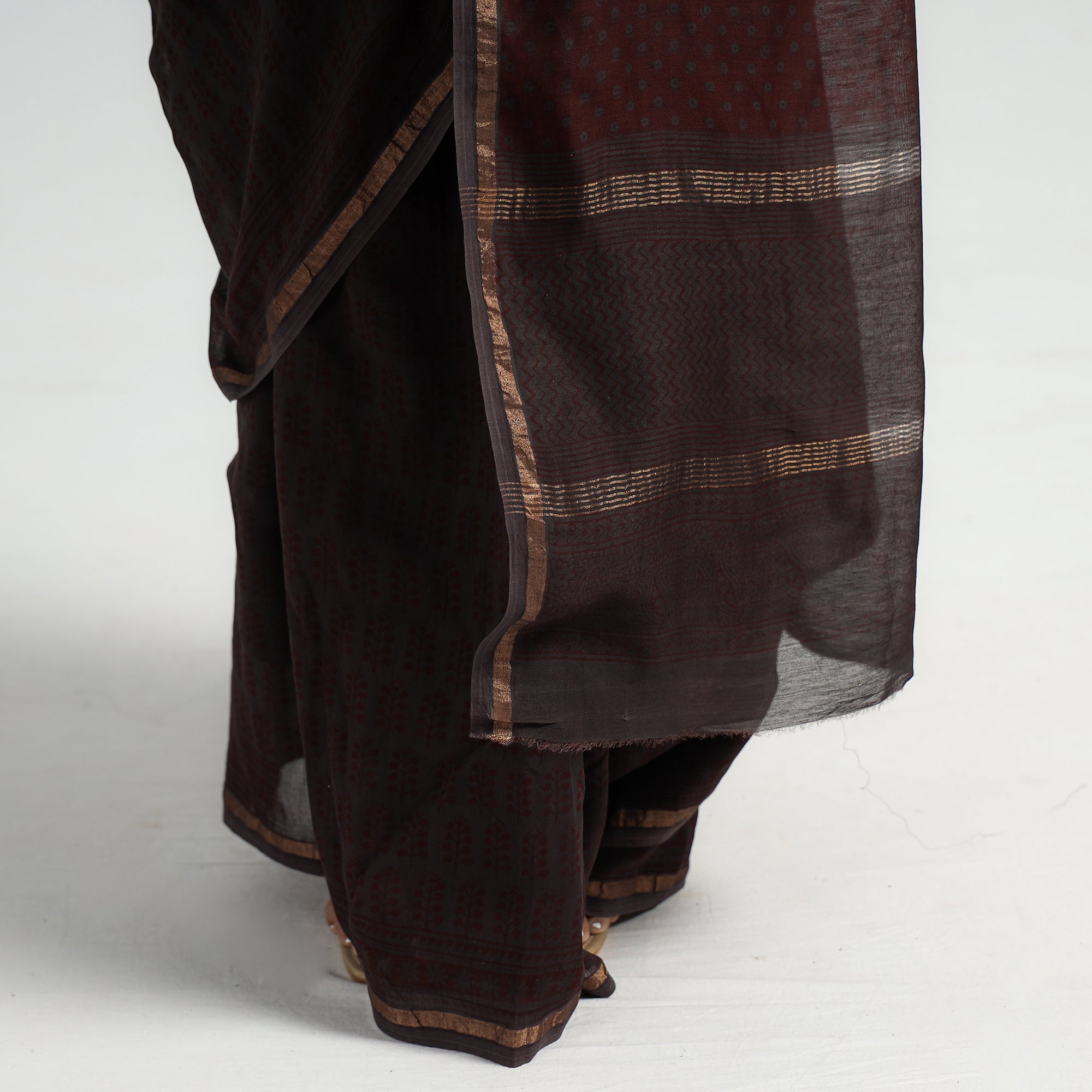 BAGH PRINTS BY MOHAMMED BILAL KHATRI Brown - Bagh Hand Block Printed Natural Dyed Chanderi Silk Saree - view 6