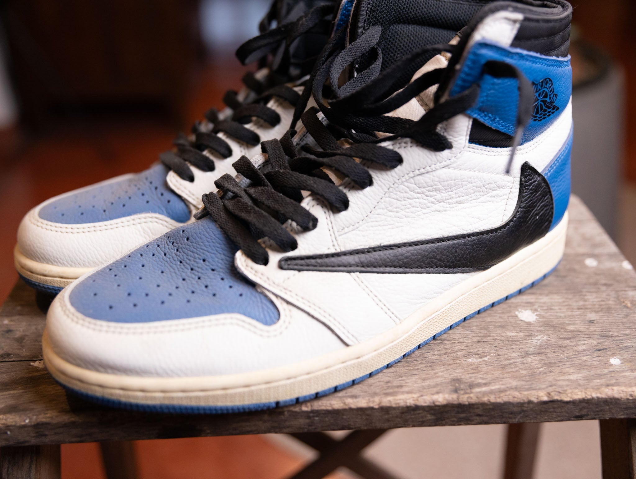Travis Scott x Fragment x Nike Air Jordan 1 Retro High OG SP - view 2