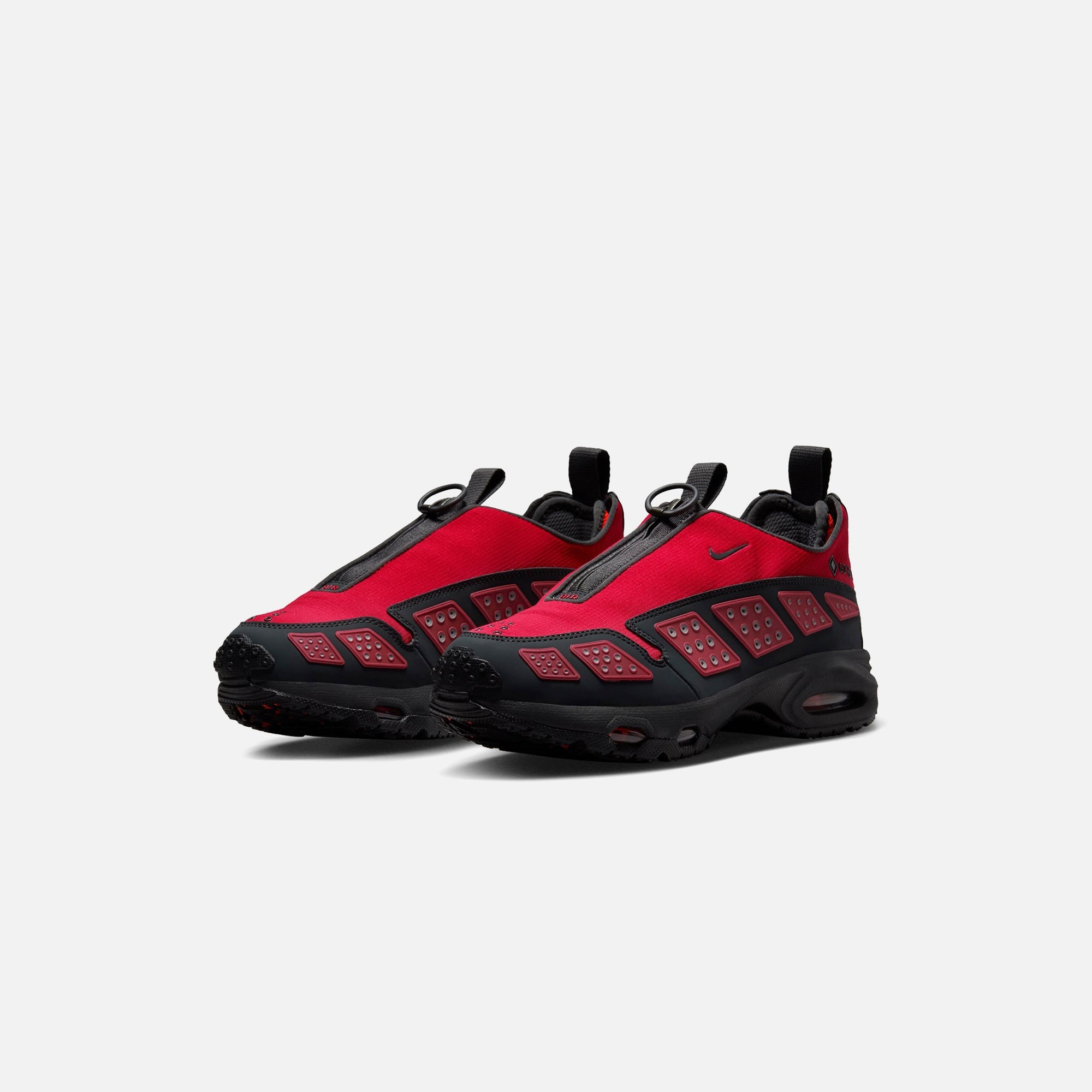Nike WMNS Air Max SNDR GORE-TEX - Hyper Crimson / Fire Red / Black / Dark Smoke Grey - view 2