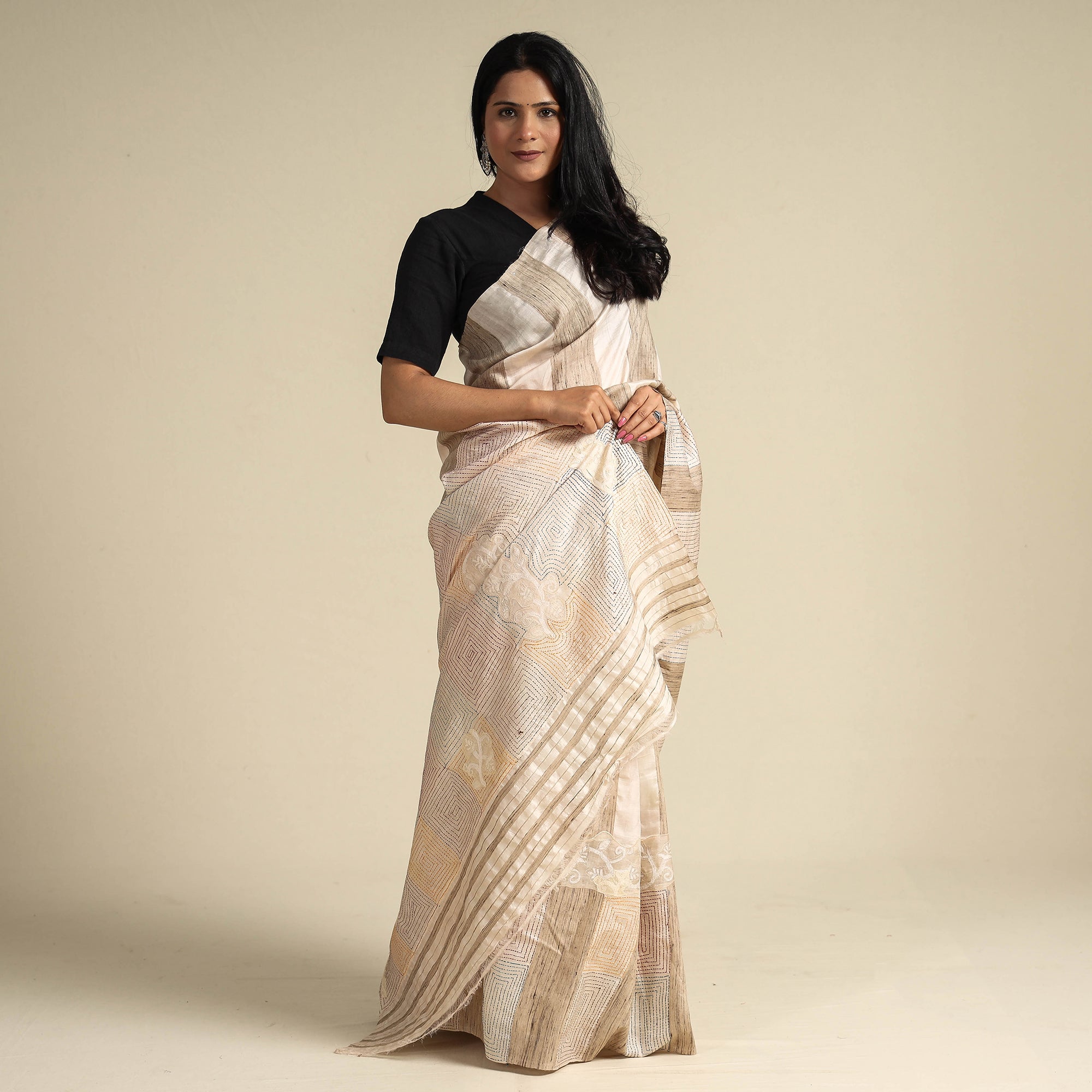 KHUSHBASH - HAPPY LOOM OF EAST Beige - Bengal Kantha Hand Embroidery Handloom Katan Silk Saree 28 - view 3