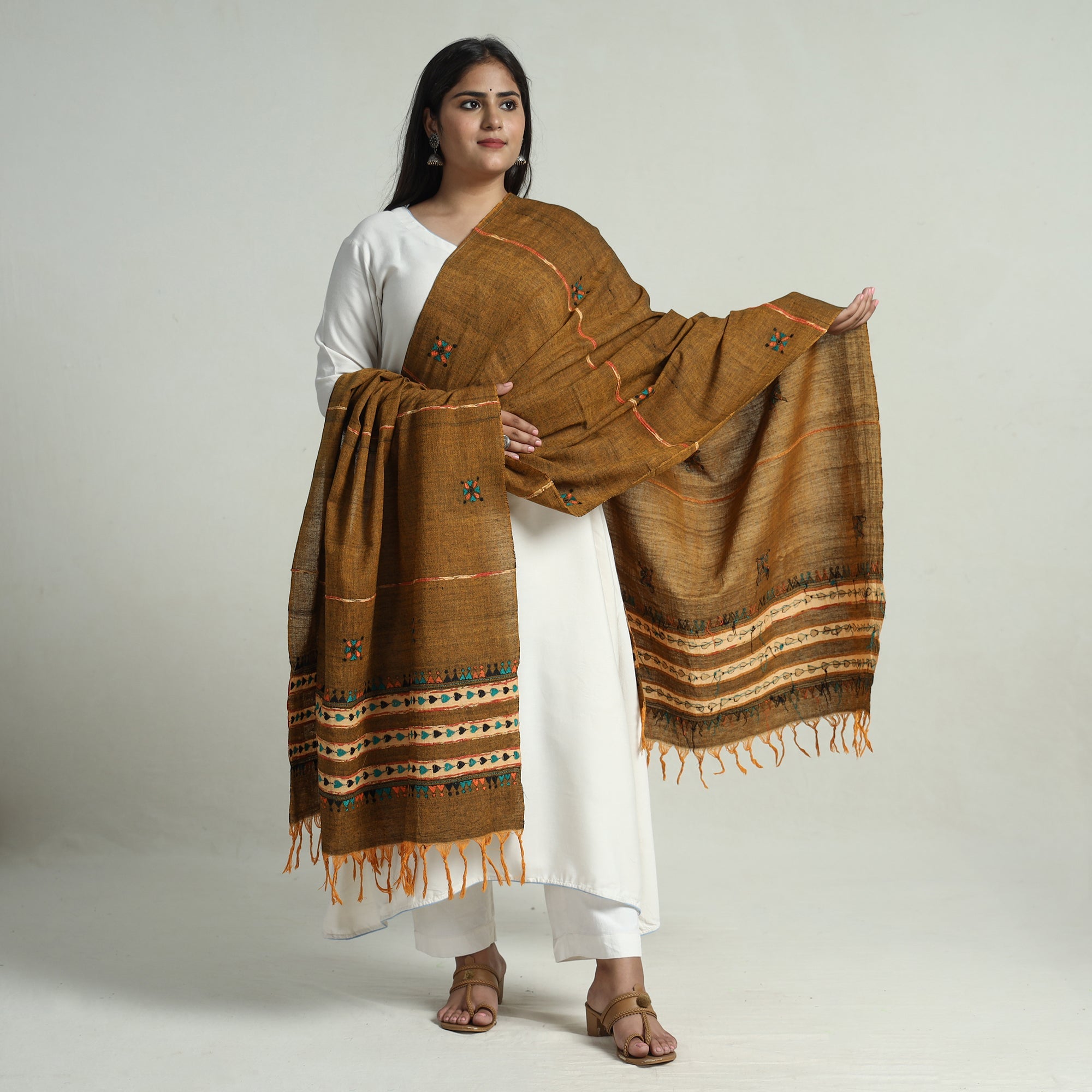 ASALKAAR Brown - Bengal Kantha Embroidery Khes Handwoven Cotton Dupatta with Tassels 136 - view 2