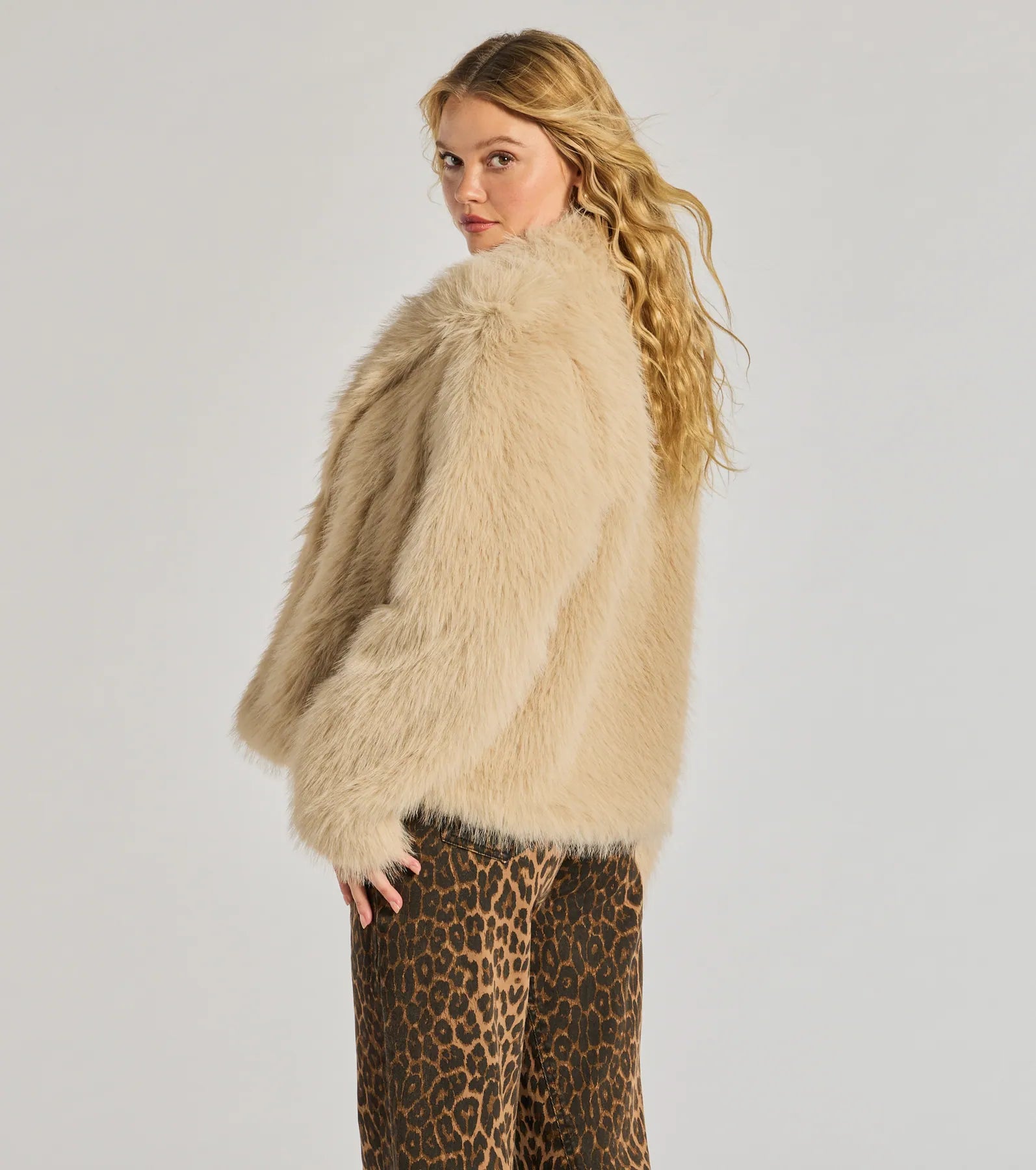 Windsor Glam Aura Faux Fur Jacket – TAUPE - view 2