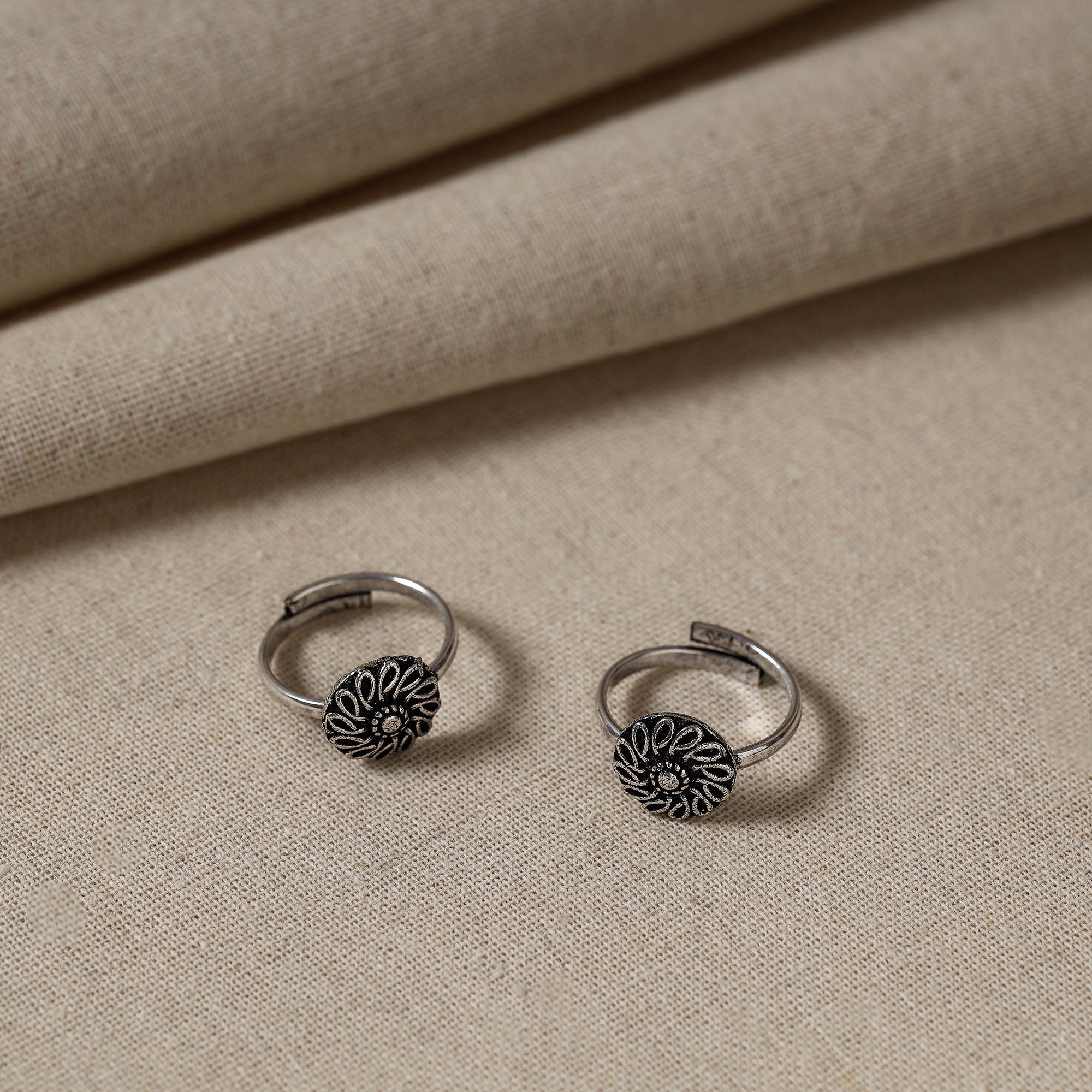 WHITE RIVER STORIES Antique Silver Finish Oxidised Brass Base Toe Ring (Adjustable)