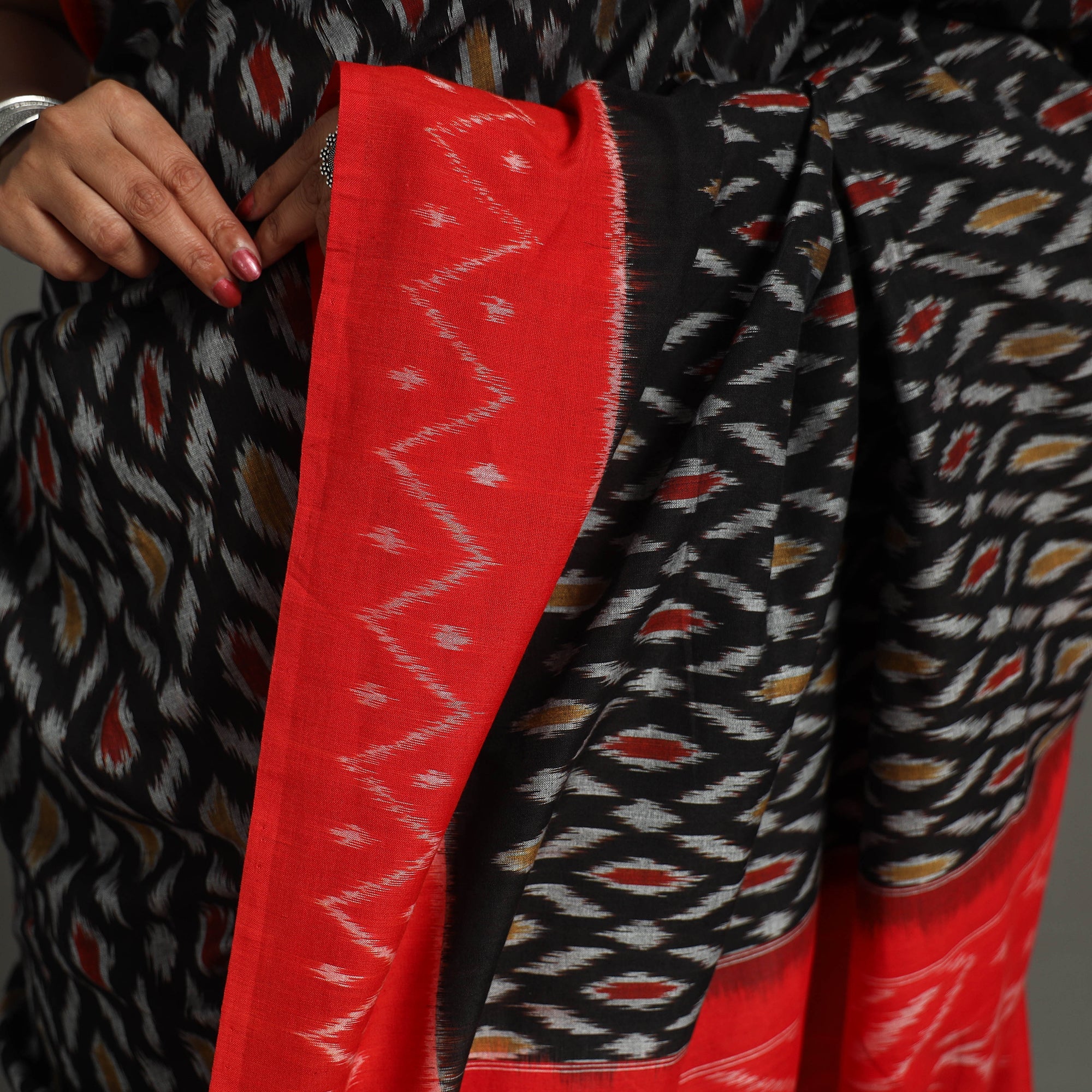 SOUTH KARGHA Black - Mercerised Cotton Handloom Pochampally Ikat Saree 31 - view 4
