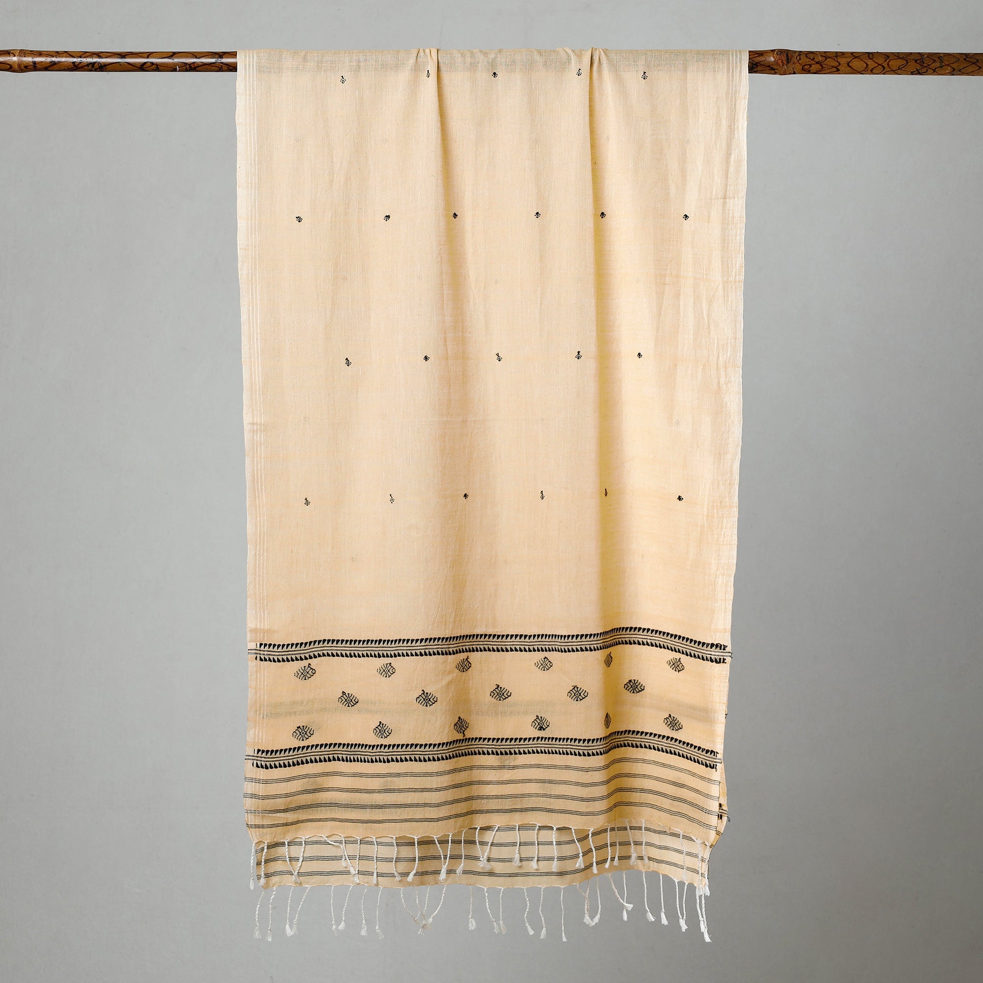 ANTARAN - CRAFTS OF INDIA Beige - Assam Weave Handloom Cotton Thread Motifs Stole with Tassels - view 2