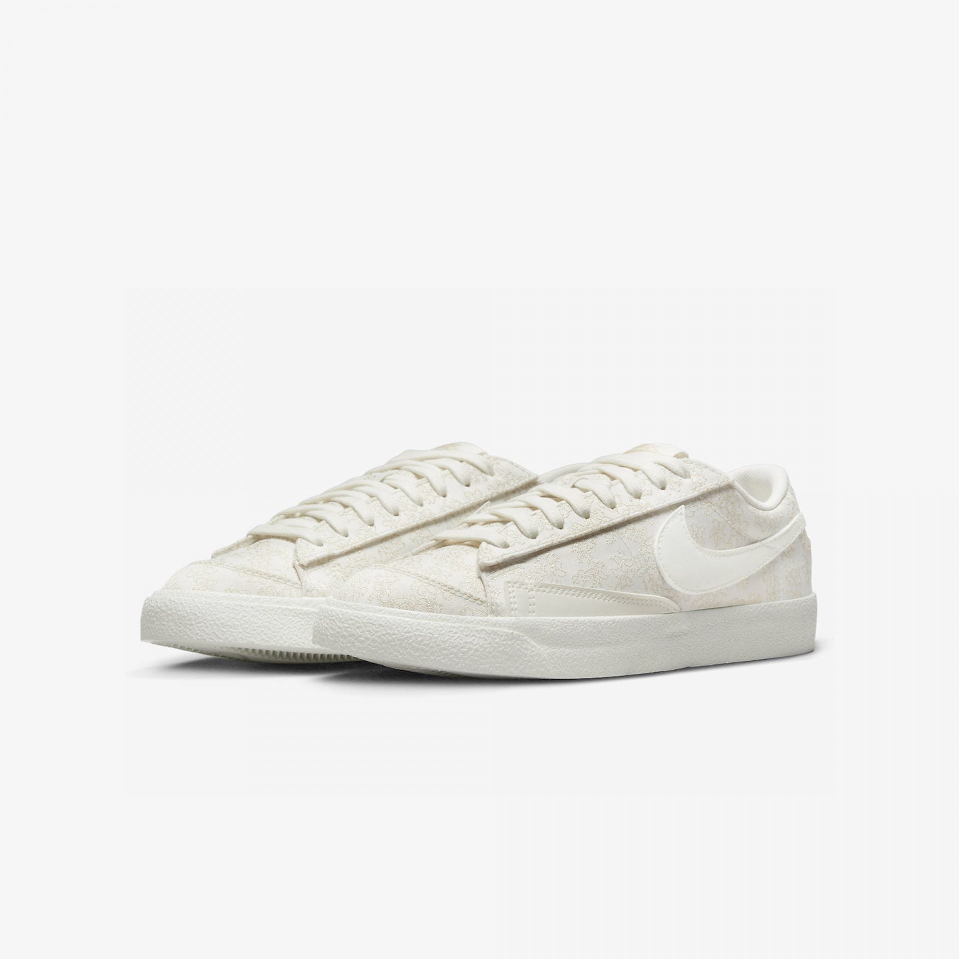 Se flower embroidery – Nike | BLAZER LOW '77 SE { FLOWER EMBROIDERY