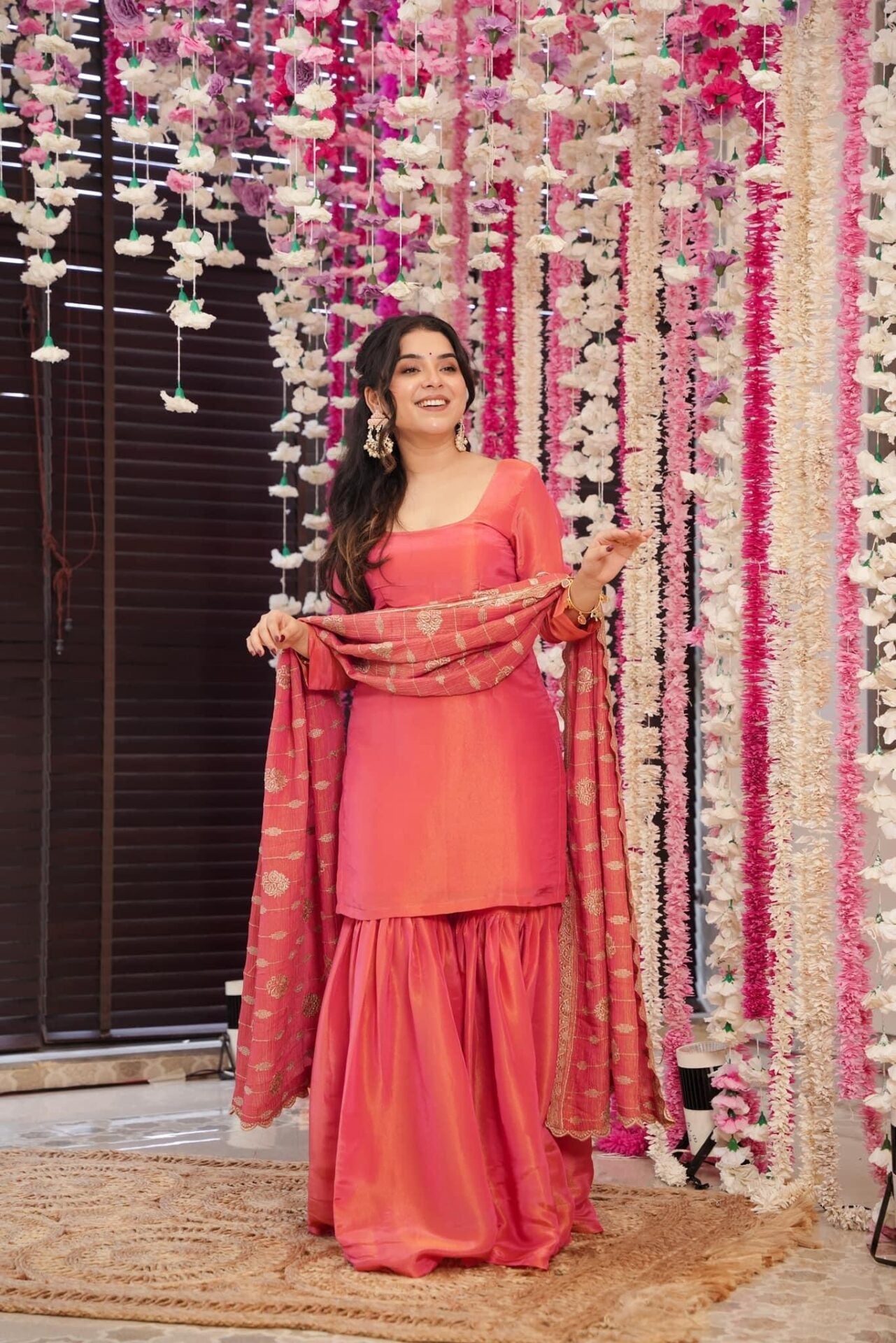 Idaho-o Mehreen cosmos sharara set