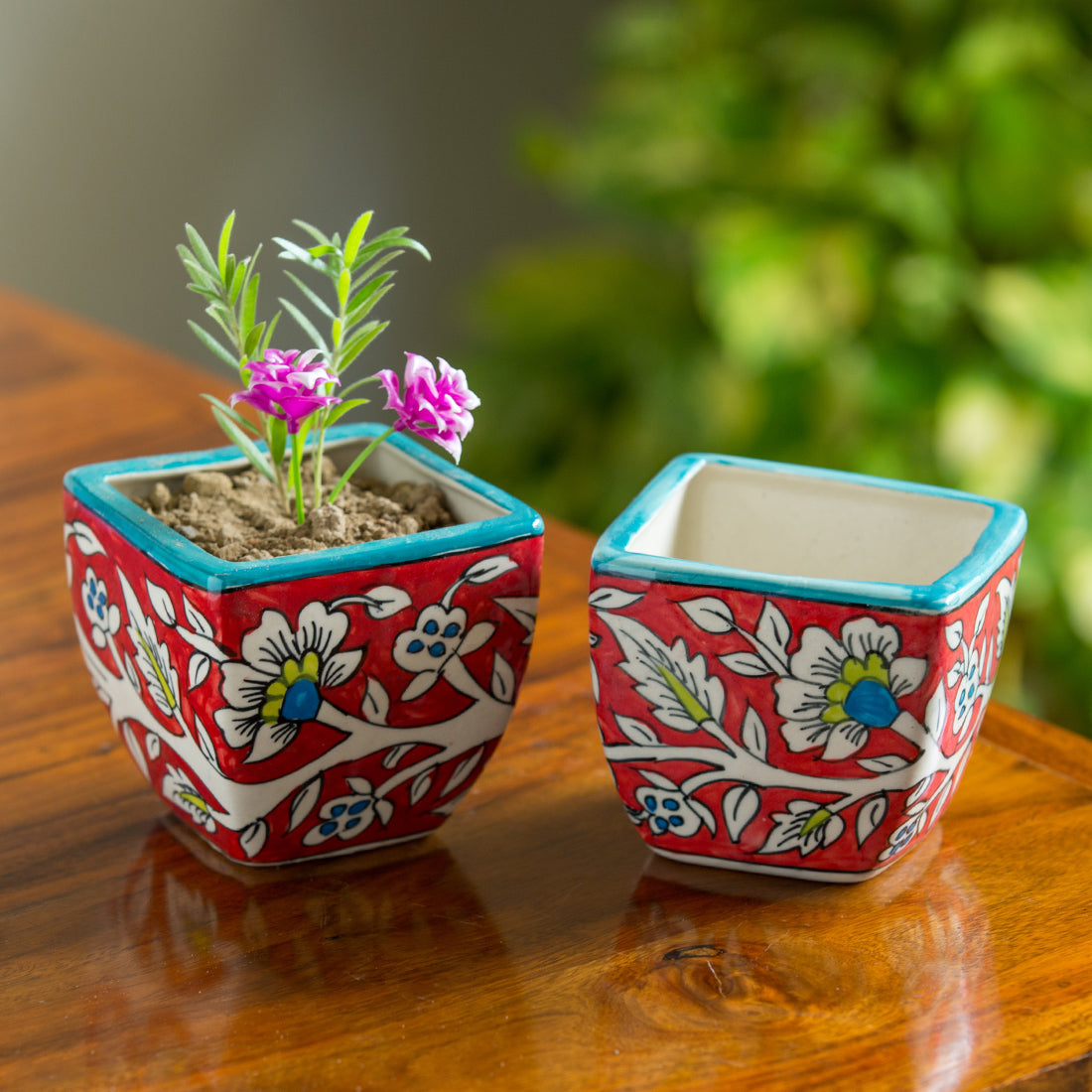 EXCLUSIVELANE 'Mughal Roots' Floral Handpainted Ceramic Planter Pots (Set of 2)