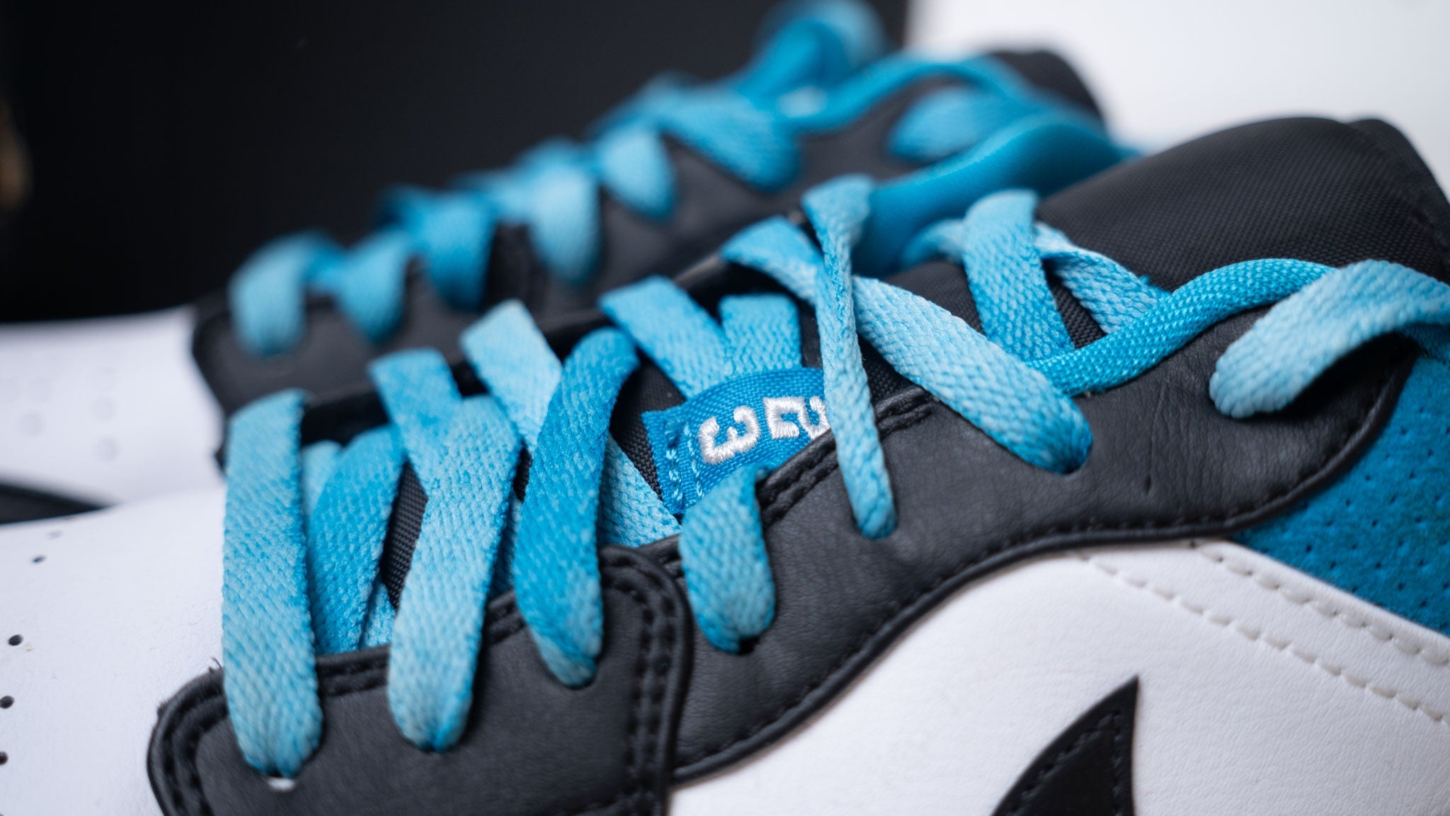 Nike Air Jordan 1 Low Laser Blue - view 2