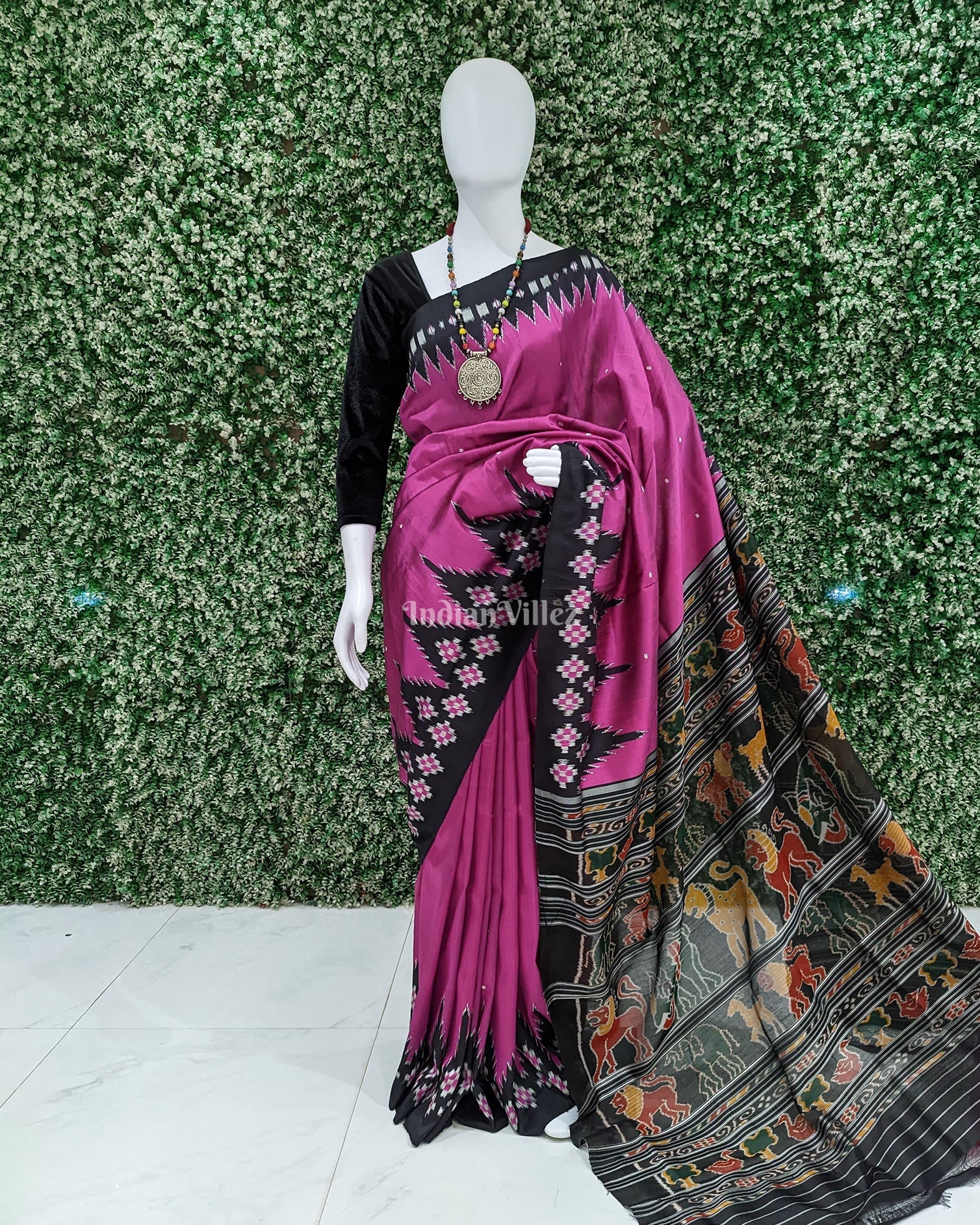 IndianVillèz Magenta Black Border Pasapali Designer Contemporary Silk Saree