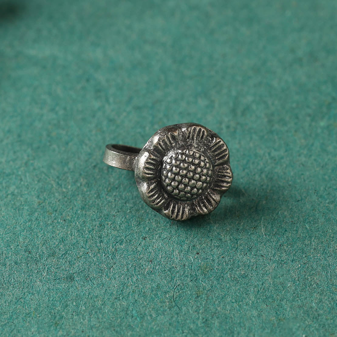 HAVELI CHRONICLES Antique Padma Sterling Silver Nosepin - view 2