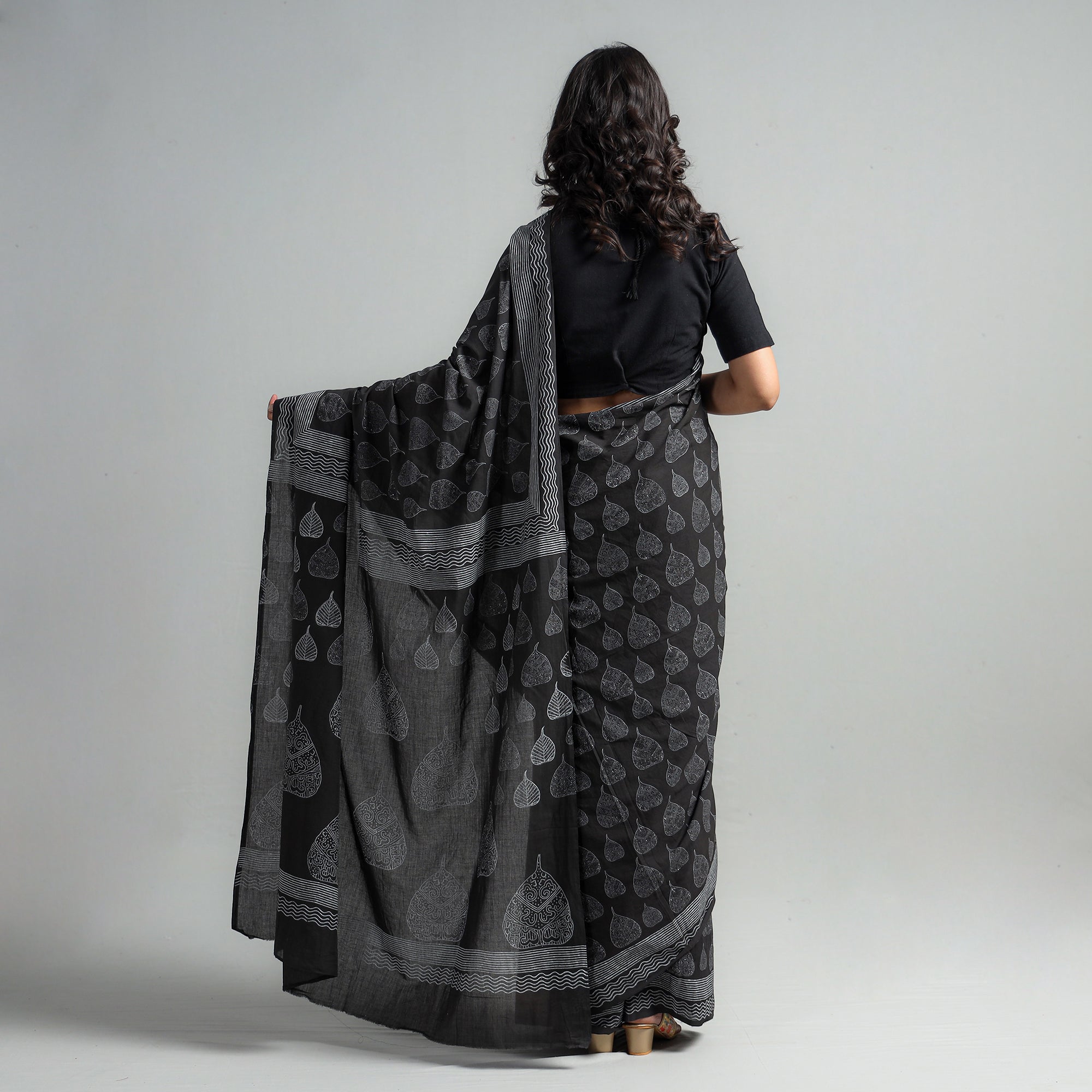 SANTOSH KUMAR DHANOPIA Black - Block Printed Mul Cotton Sanganeri Saree - view 7