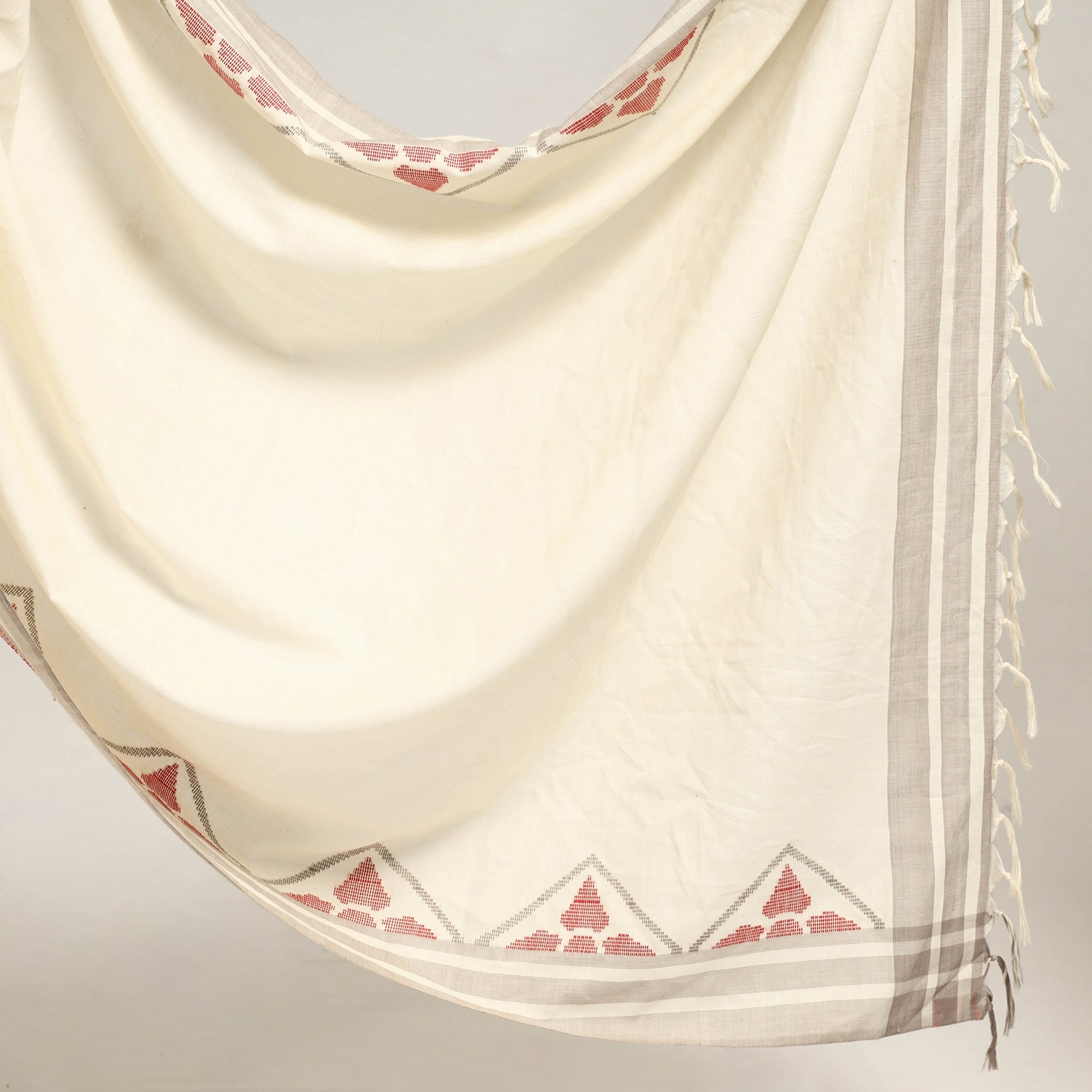 BUN.KAR BIHAR BY SRIJANI FOUNDATION Beige - Grey & Kora with Grey Trangle Pattern with Red Floral Buti Extra Weft Silk Cotton Saree - view 4