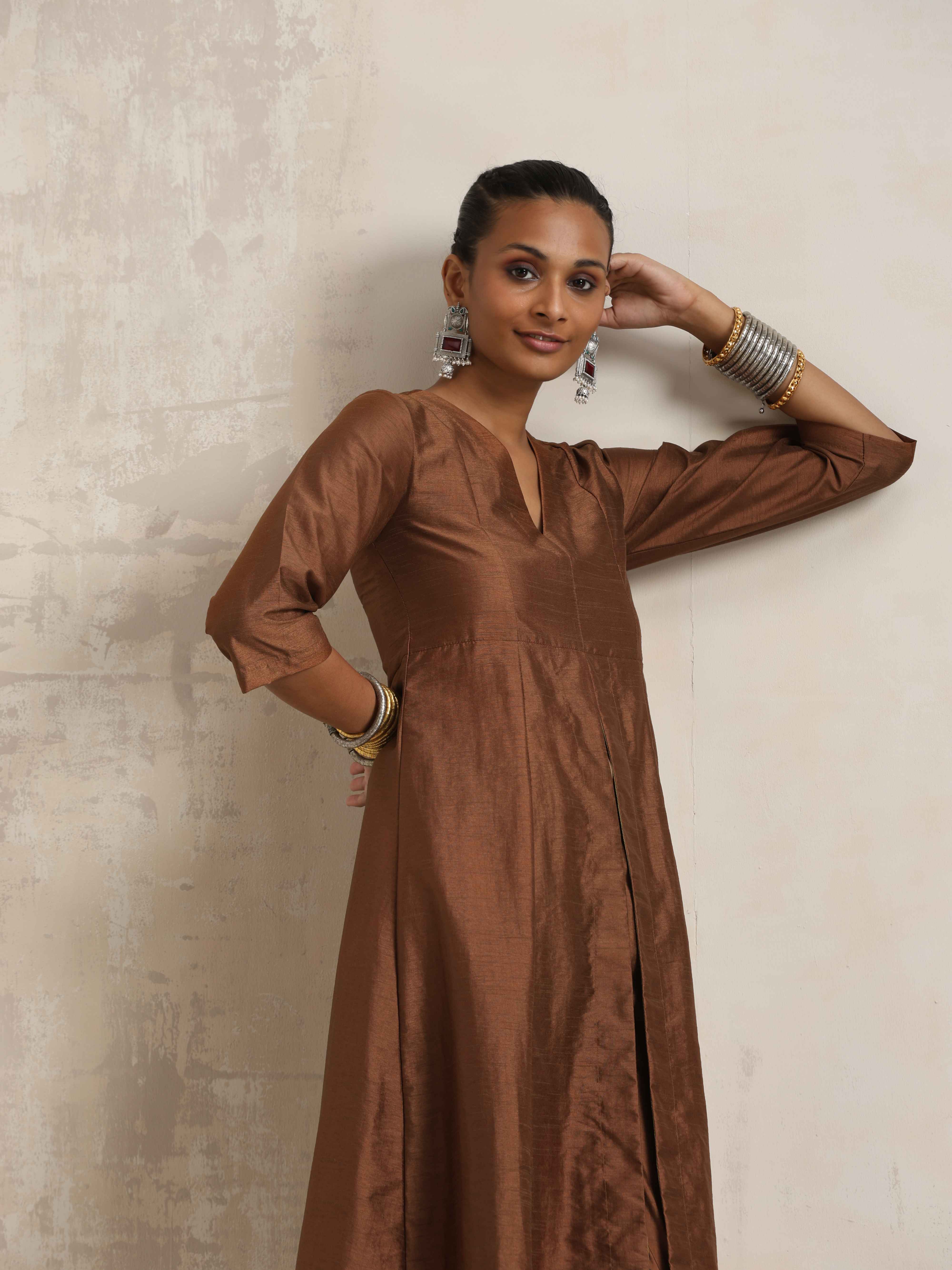 trueBrowns Brown Silk Slit Kurta Set - view 3