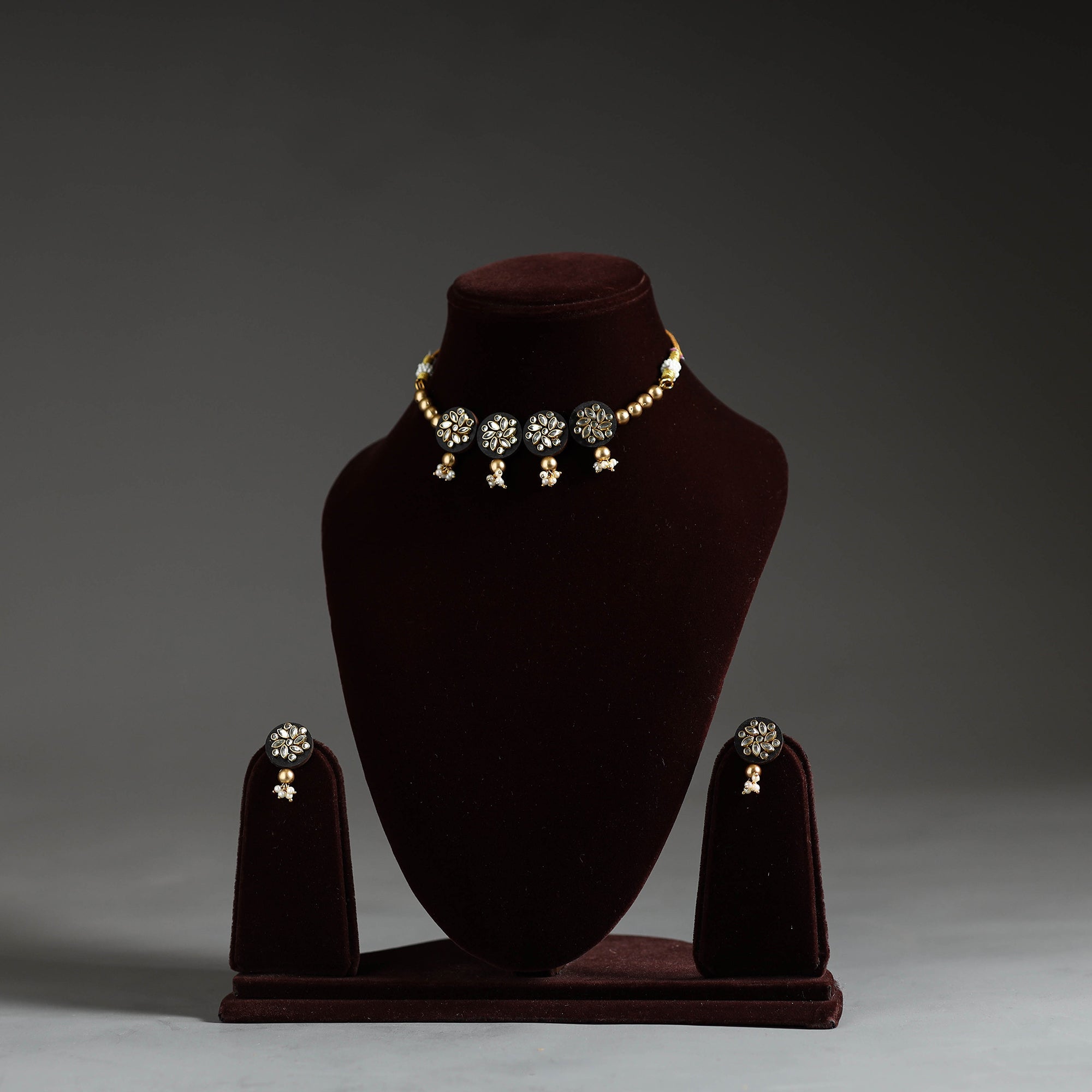 DIVINE GUIDANCE CREATIONS Handmade Kundan & Beadwork Choker Necklace Set 10