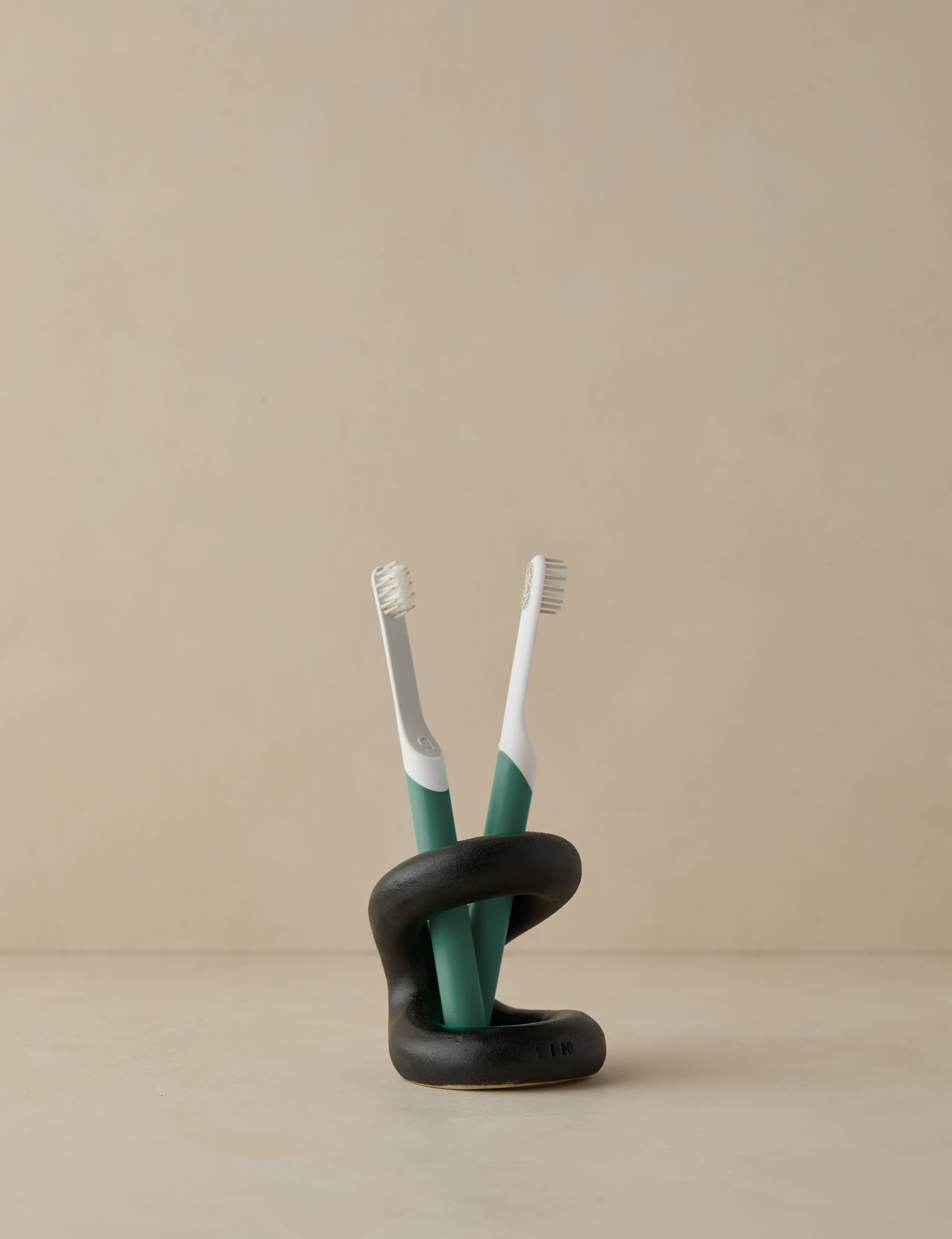 Lulu and Georgia Ood Toothbrush Holder by SIN