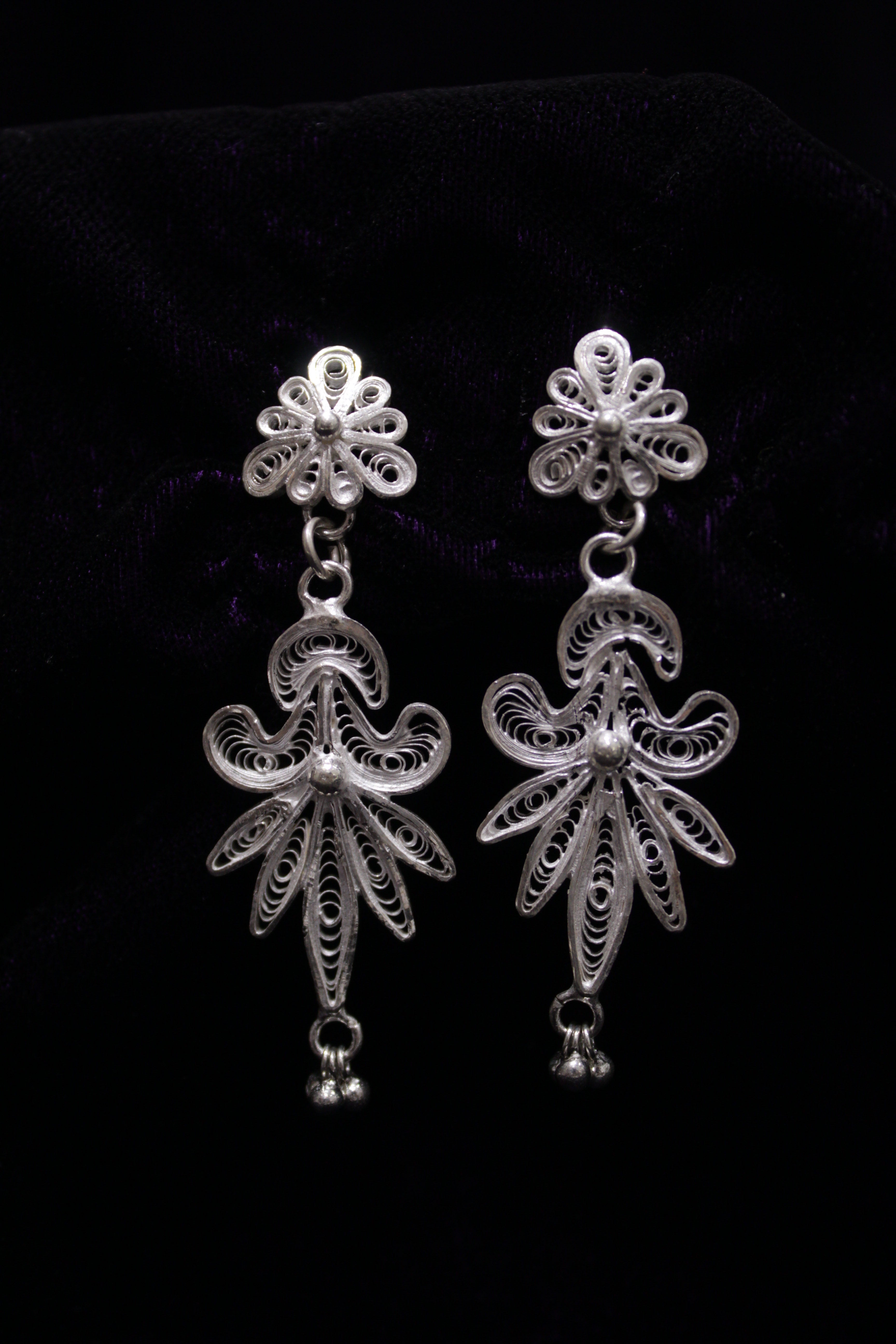 Indianvillez Dancing Tree Silver Filigree Earring