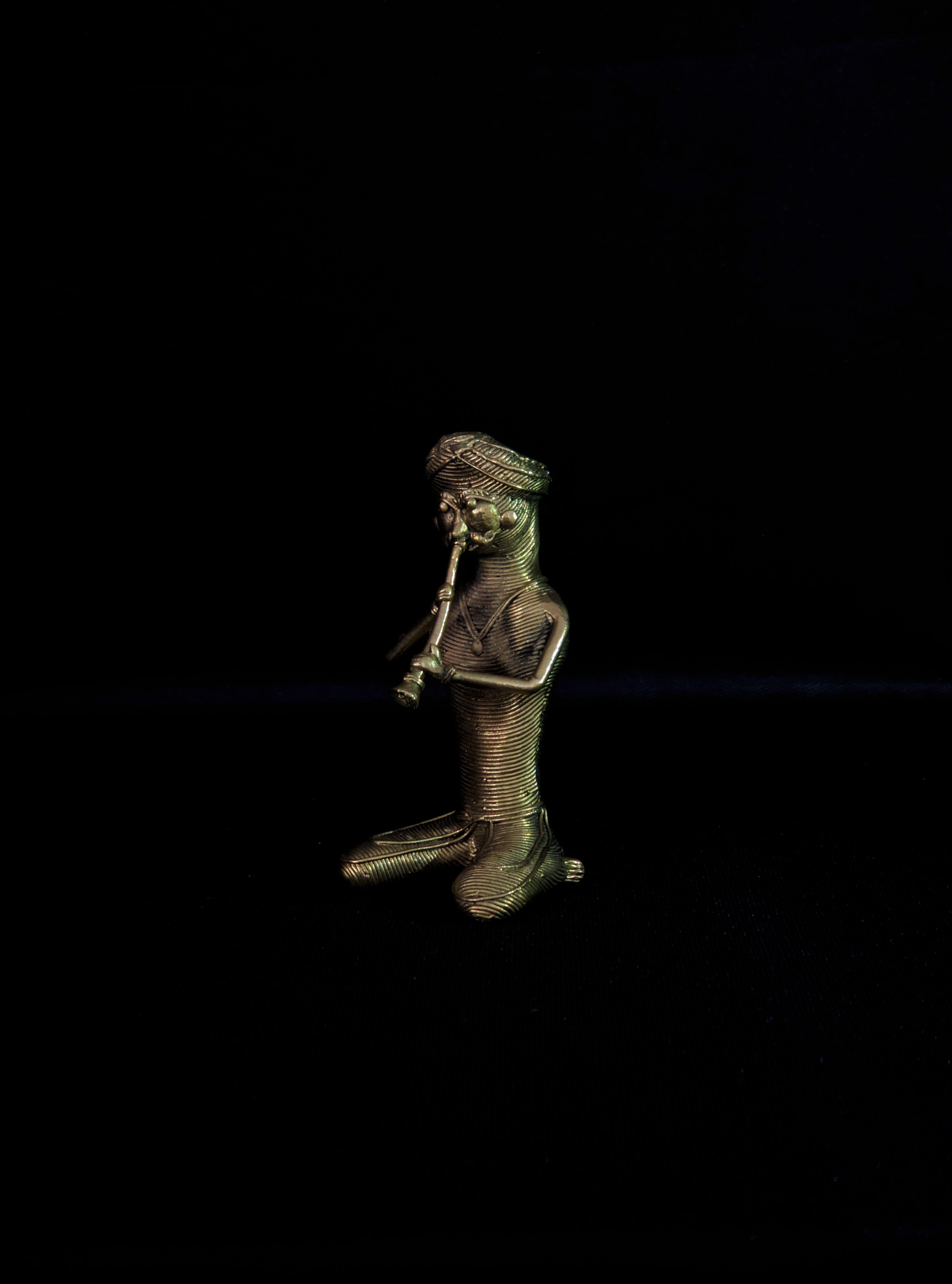 IndianVillèz Handmade Dhokra - Siting Musician with Clarinet - view 3