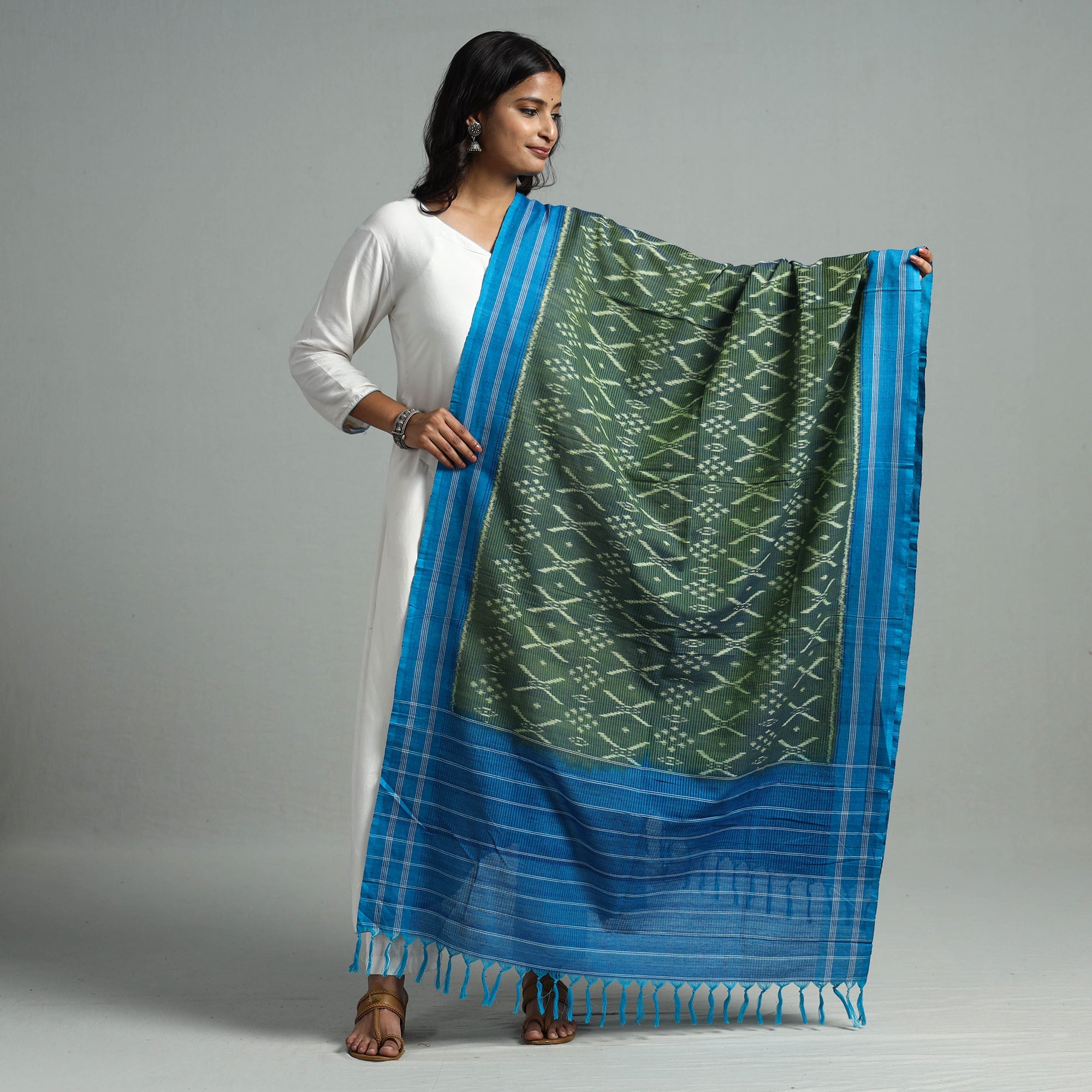 POCHAMPALLY IKAT WEAVES BY GOVARDHAN Green - Pochampally Missing Ikat Weave Cotton Handloom Dupatta 04