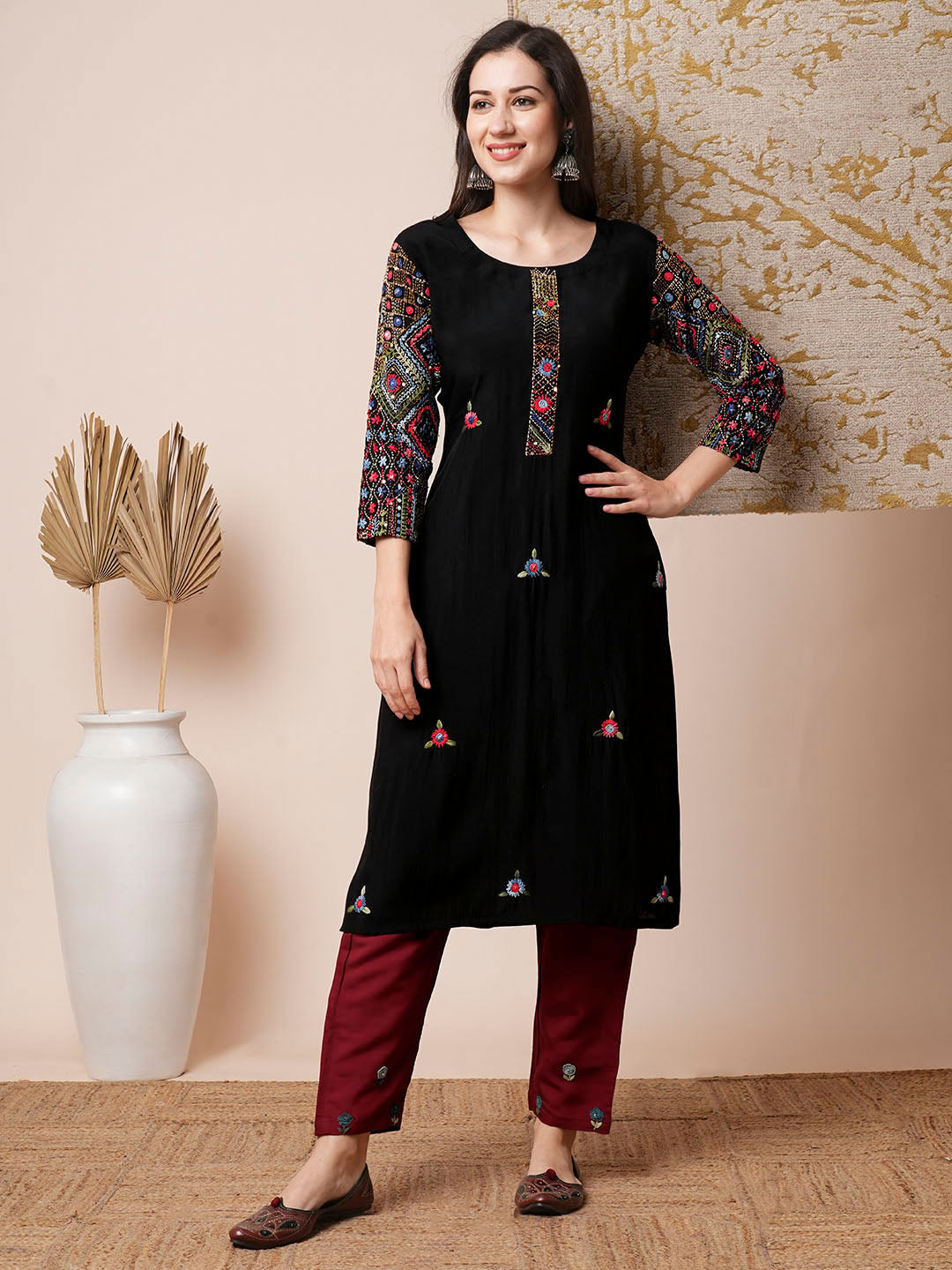 FASHOR Solid Floral Embroidered Straight Fit Kurta - Black - view 3