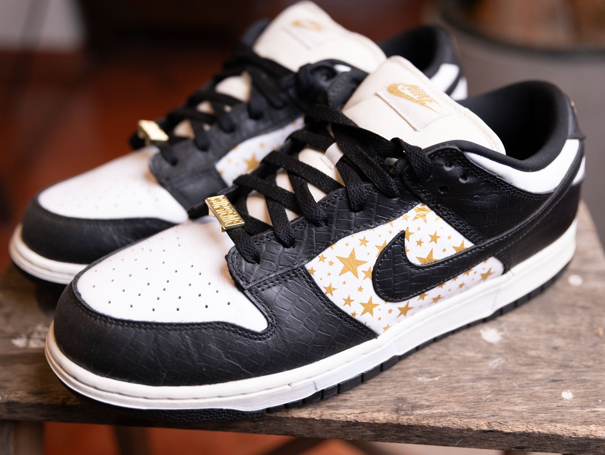 Nike SB Dunk Low Supreme Stars Black 2021 - view 2
