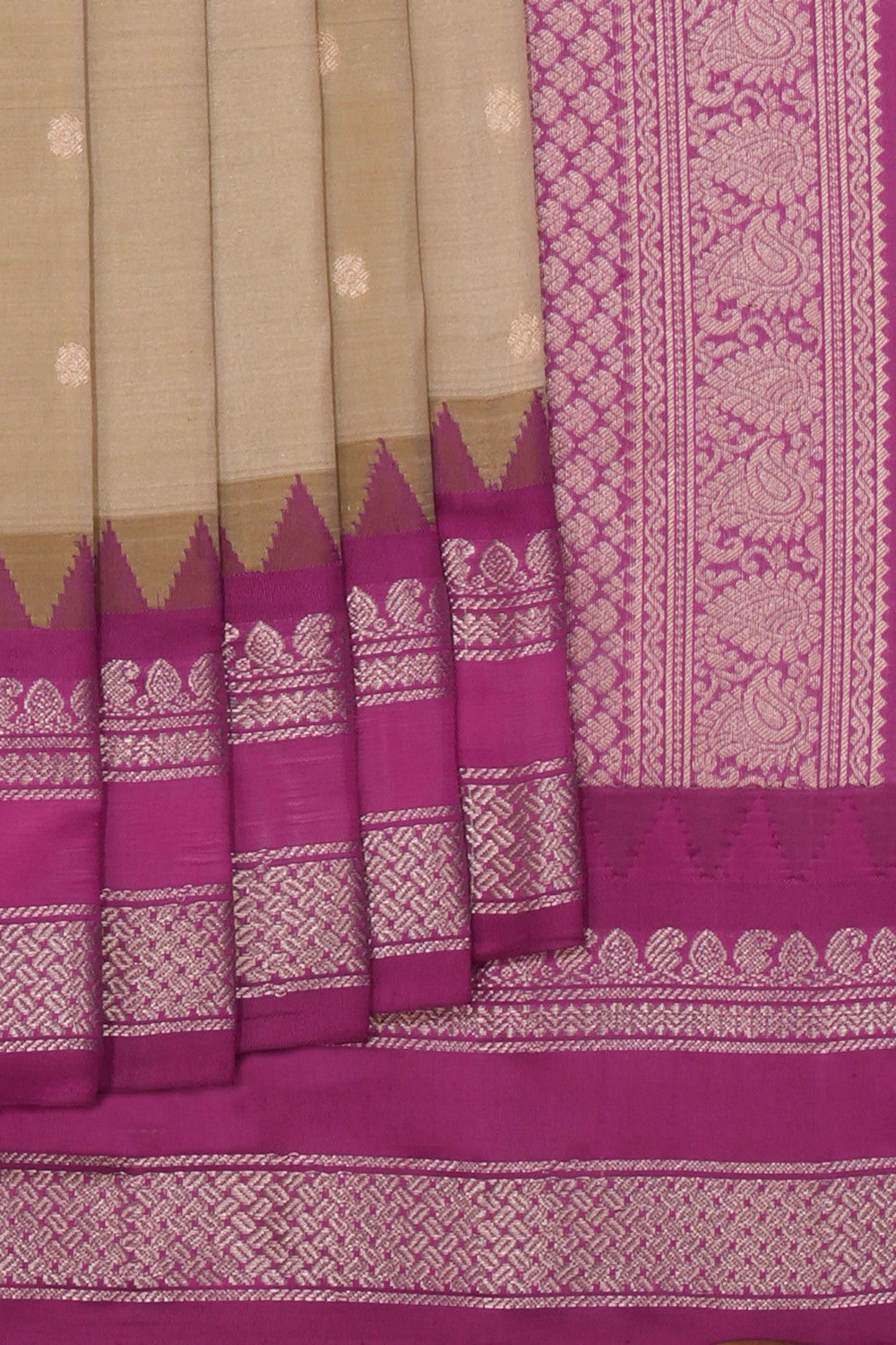 Kalanjali Gadwal Silk Green Saree – Women's