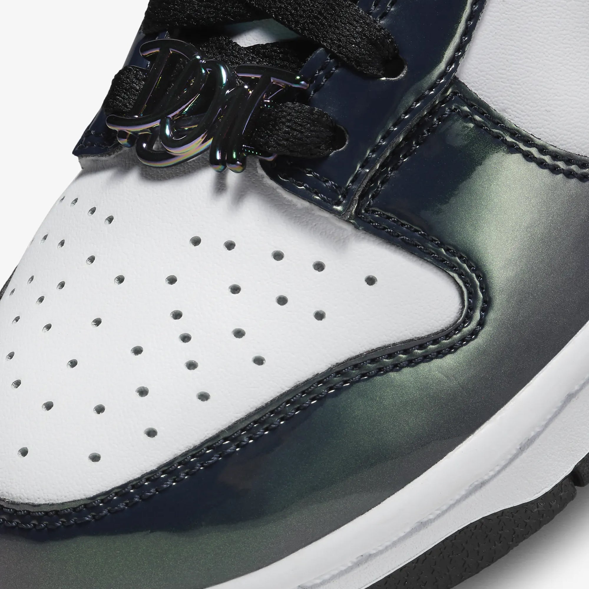 Nike | DUNK LOW SE { BLACK/BLACK-MULTI-COLOR-WHITE - view 3