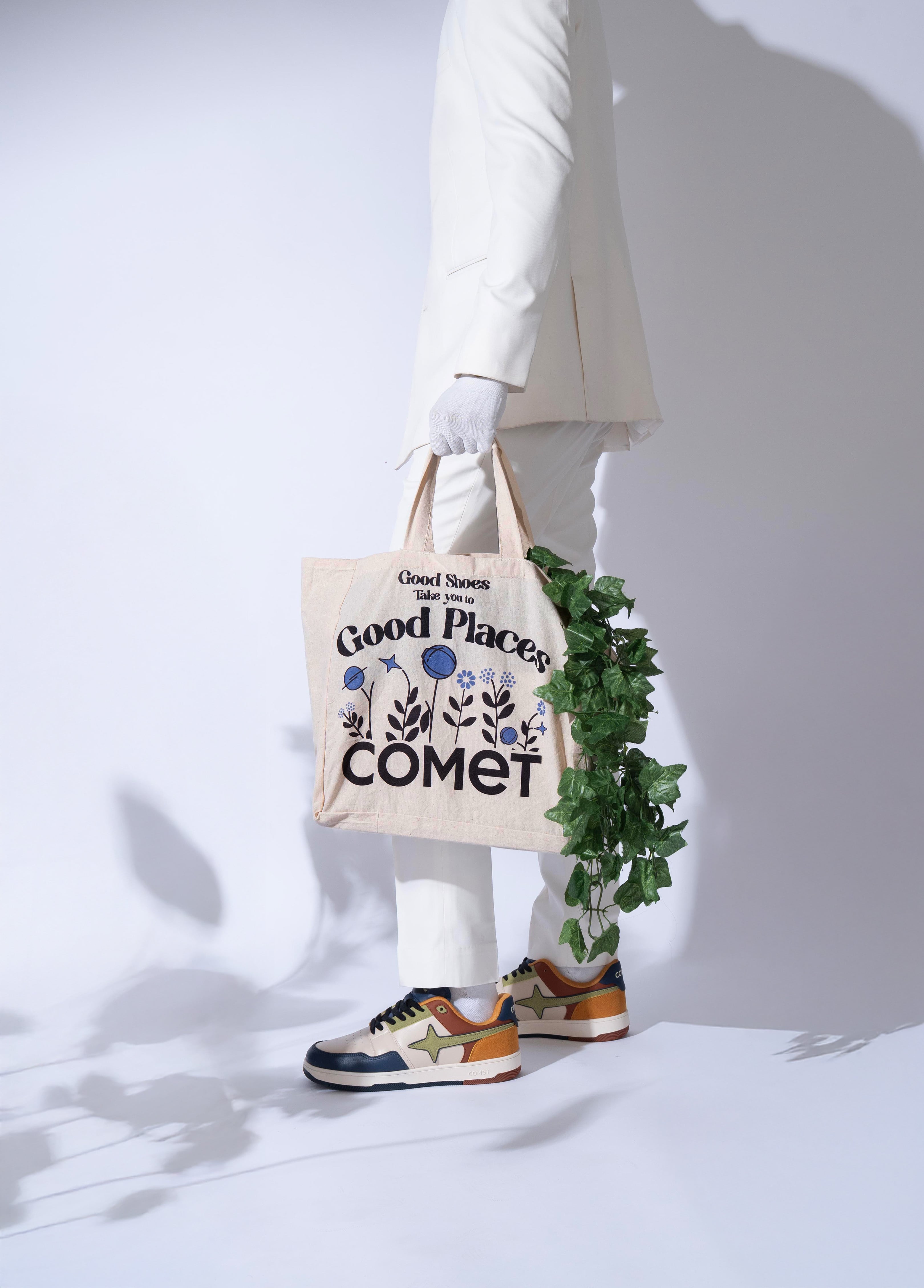 Comet Tote Bags